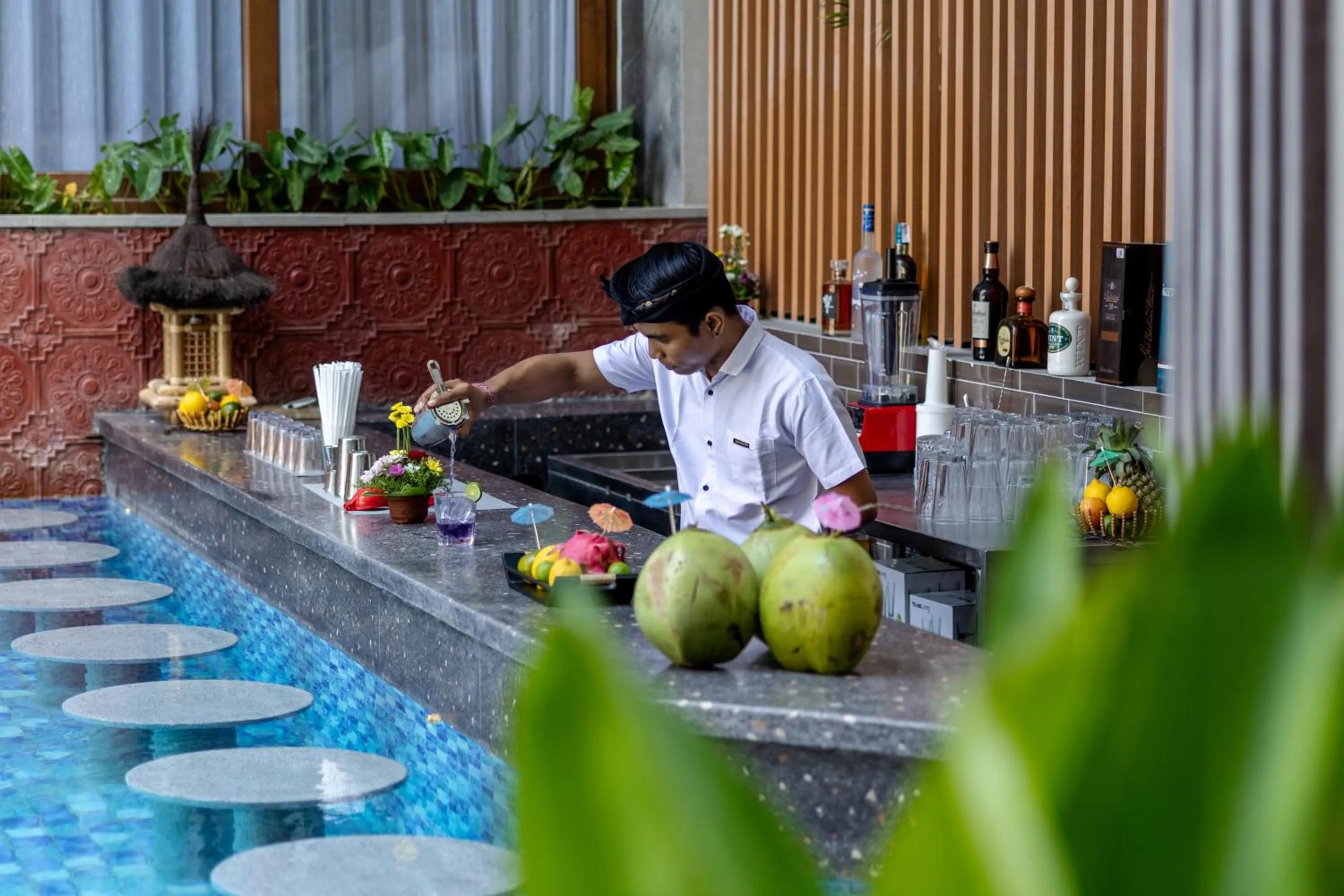 Swimming pool in Mokko Suites Batubelig