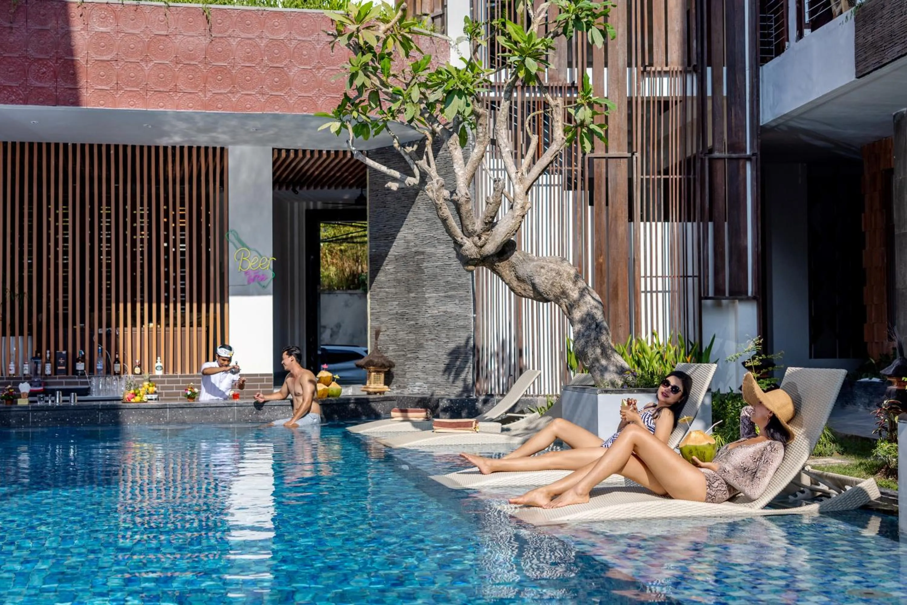Swimming pool in Mokko Suites Batubelig