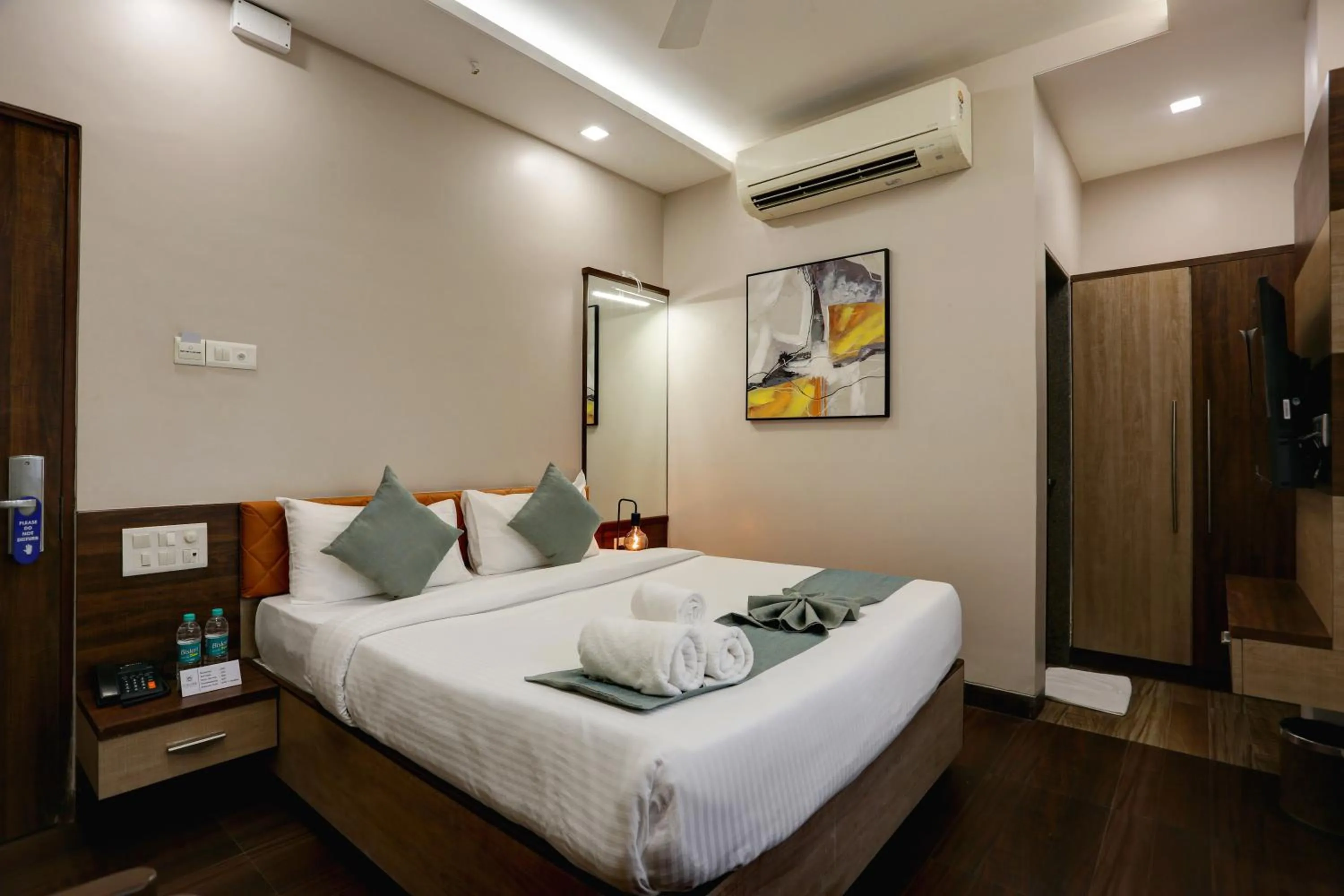 Bedroom, Bed in Hotel Ozone Inn Colaba