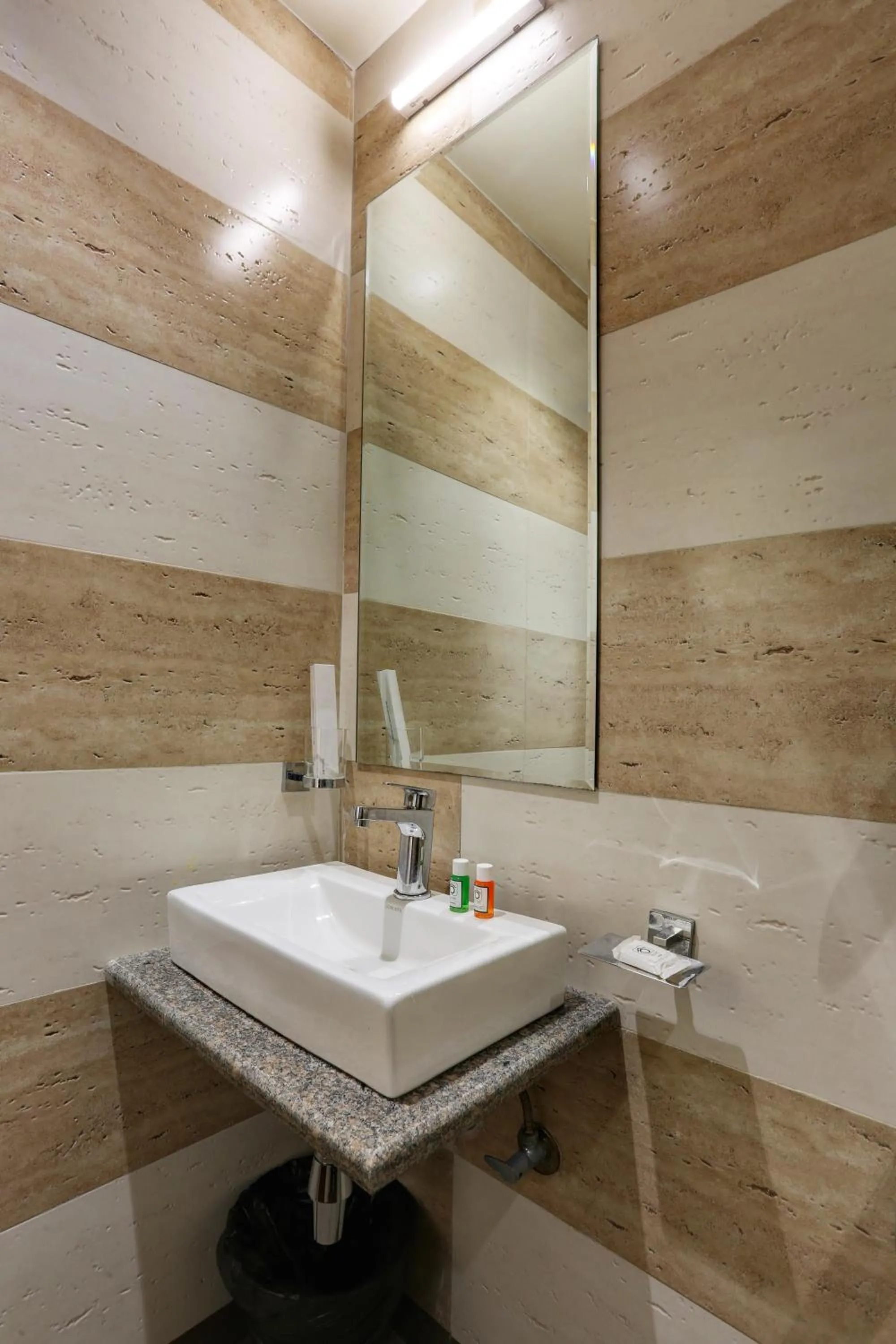 Bathroom in Hotel Ozone Inn Colaba