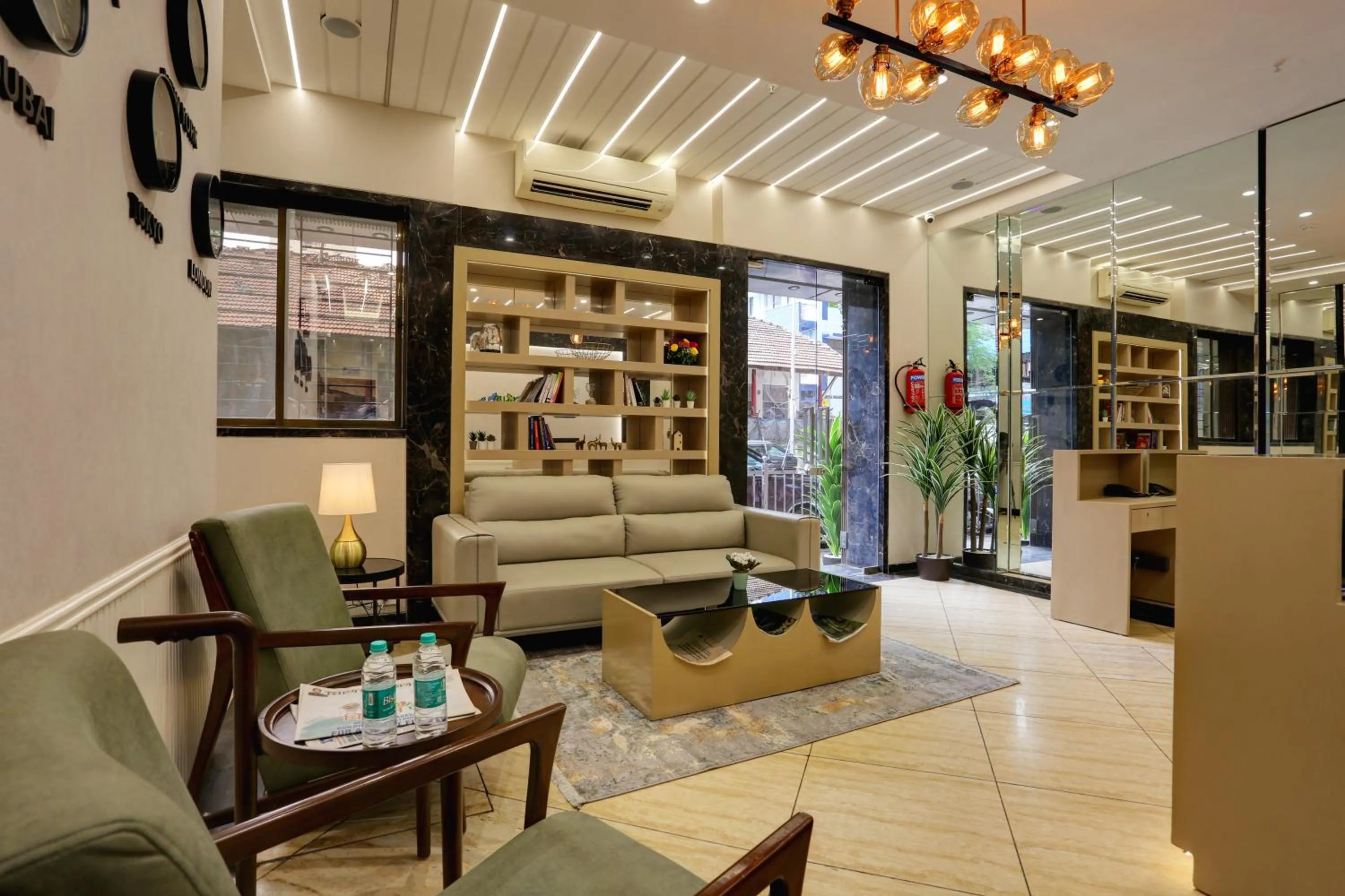 Lobby or reception in Hotel Ozone Inn Colaba