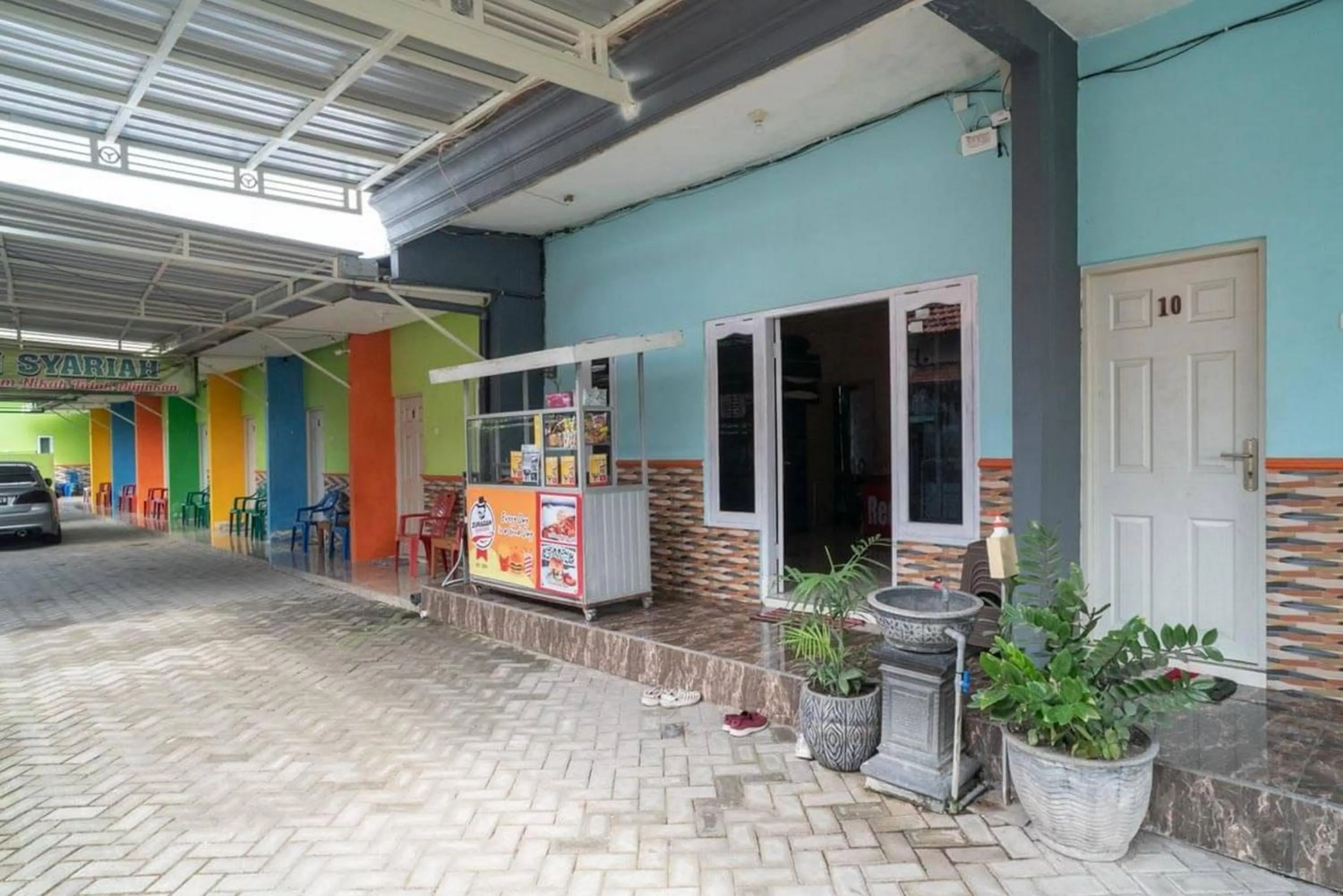 Facade/entrance in RedDoorz Syariah near Lippo Plaza Sidoarjo