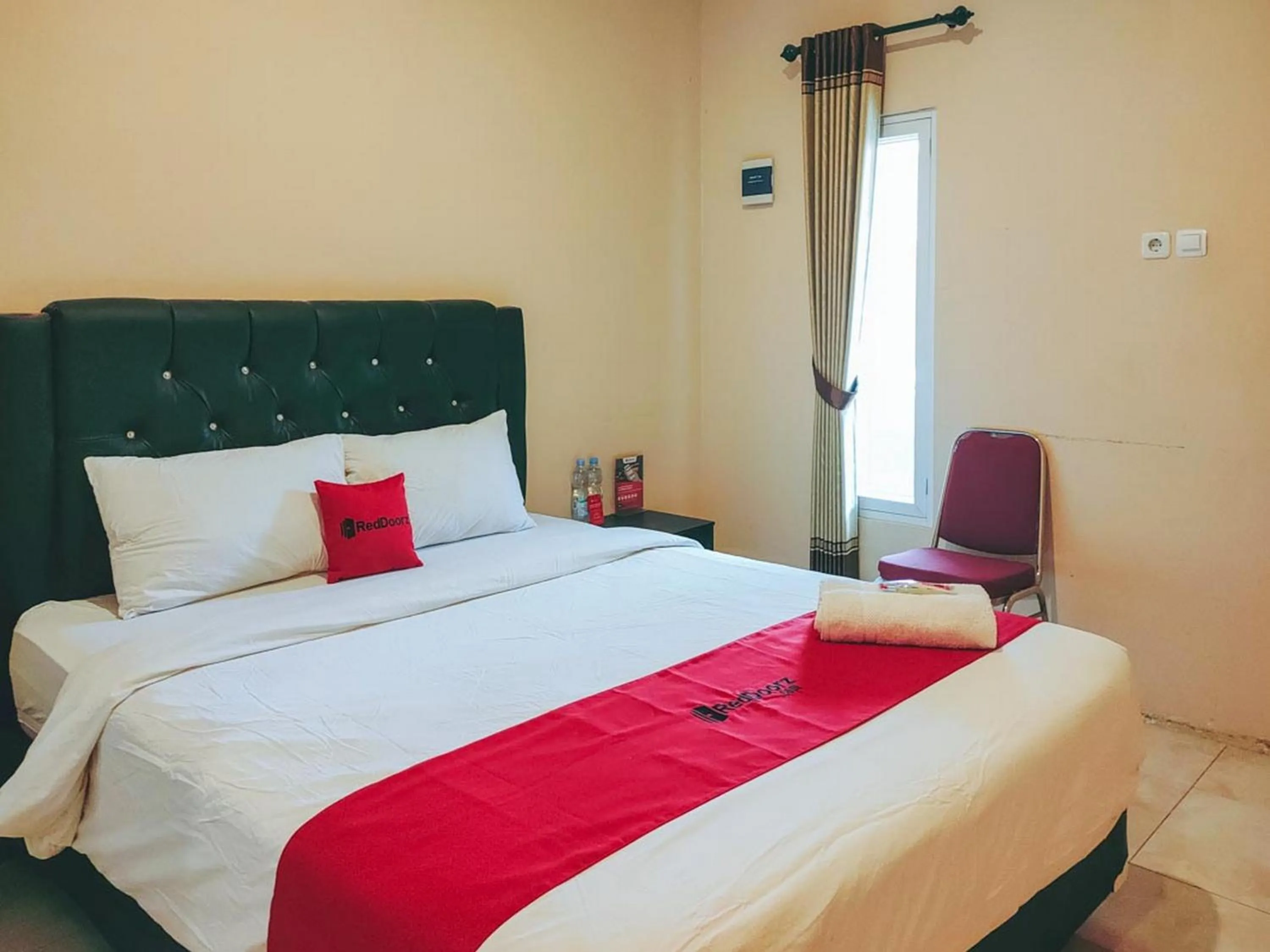 Bed in RedDoorz Syariah near Lippo Plaza Sidoarjo