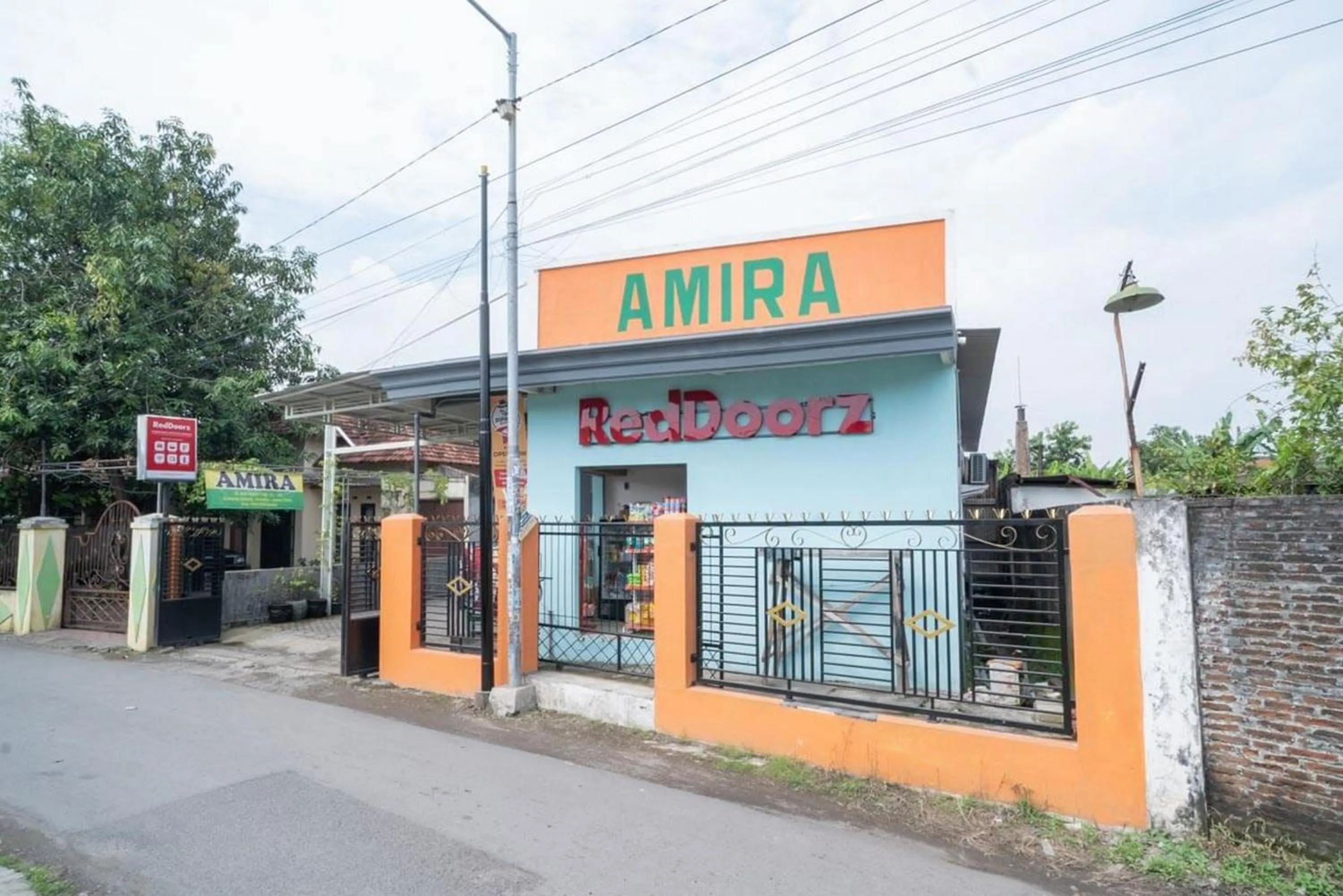 Facade/entrance in RedDoorz Syariah near Lippo Plaza Sidoarjo