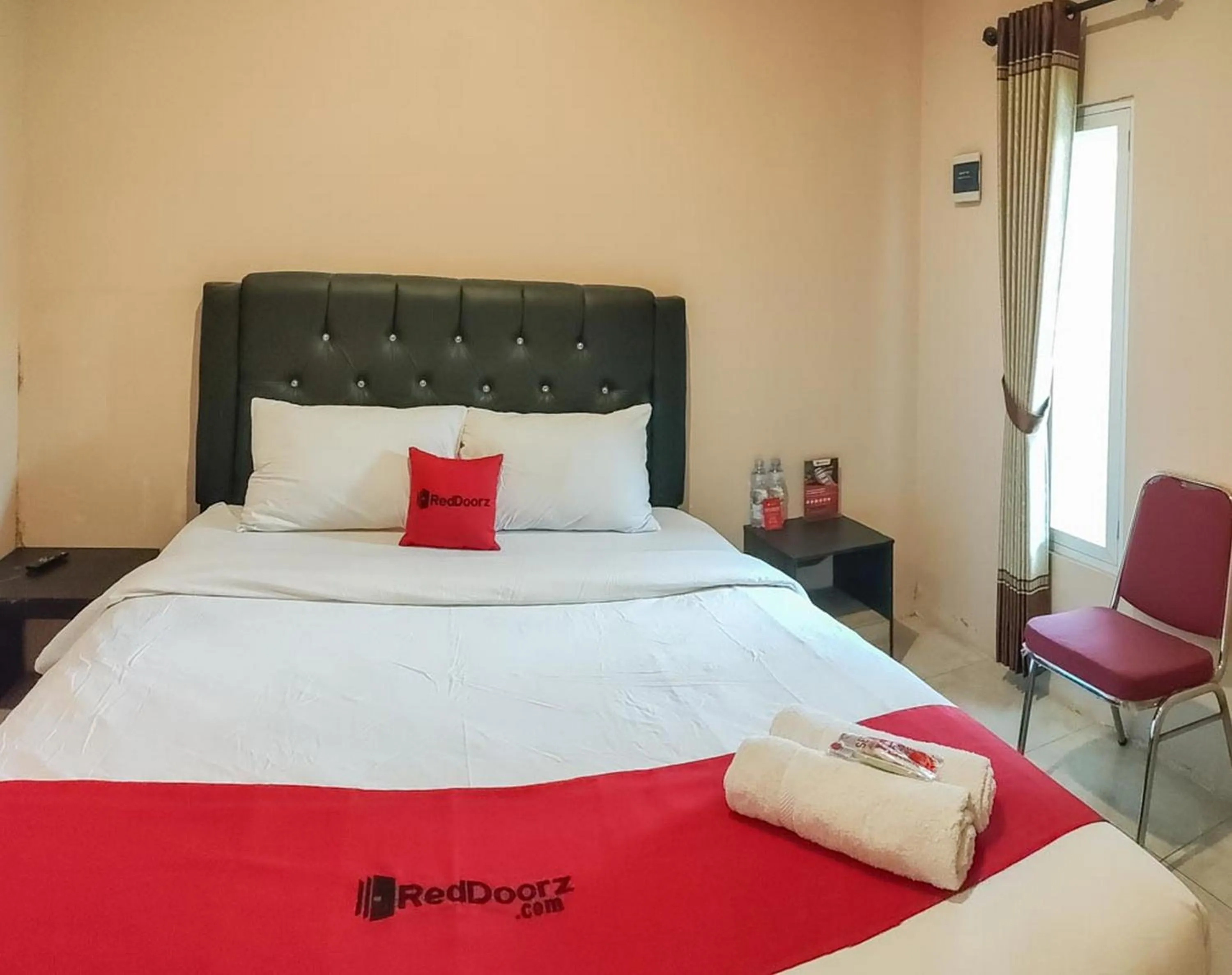 Bed in RedDoorz Syariah near Lippo Plaza Sidoarjo