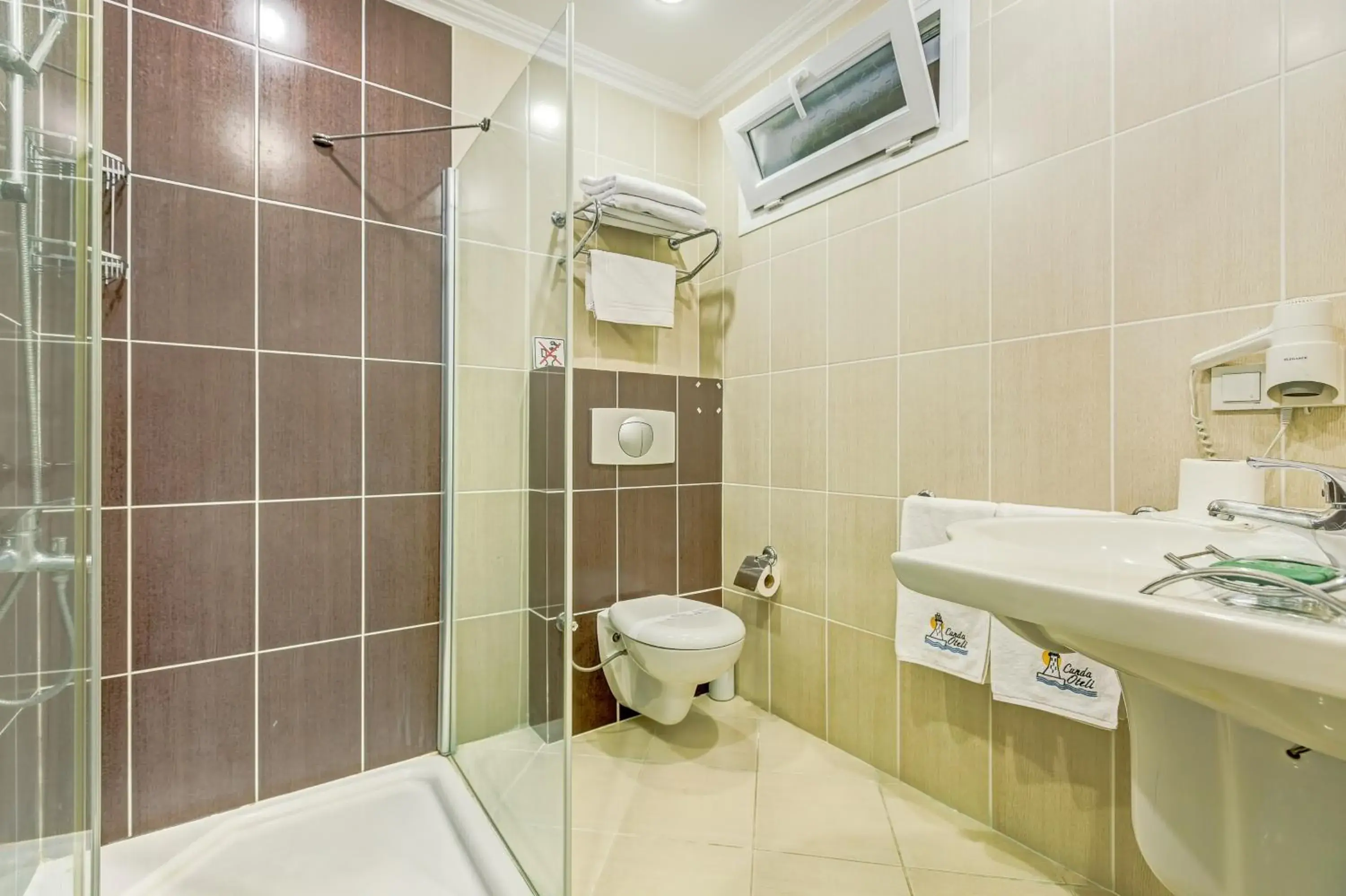 Triple Room with Sea View in Cunda Hotel Triple Room with Sea View in Cunda Hotel