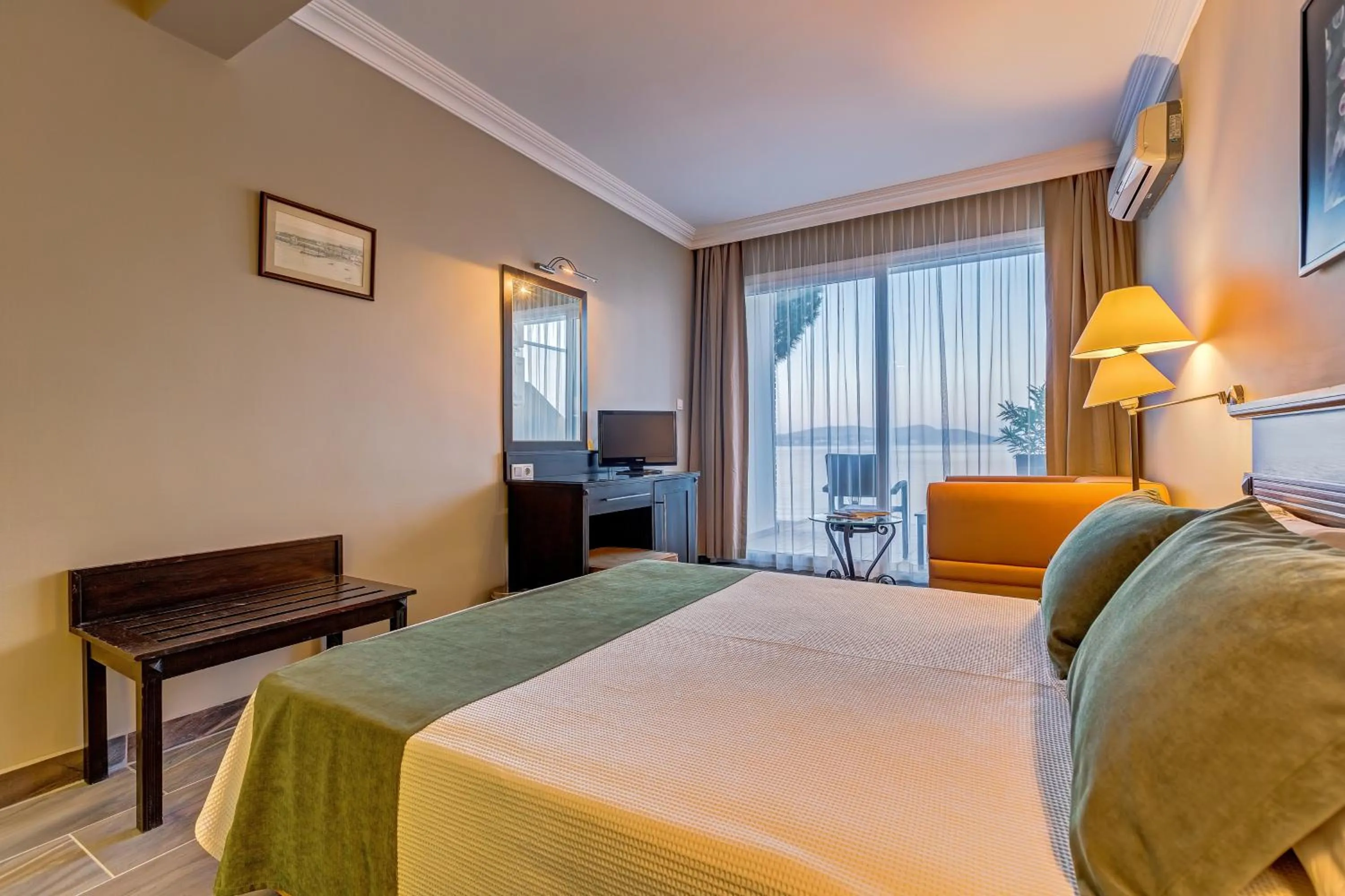 Photo of the whole room, Bed in Cunda Hotel