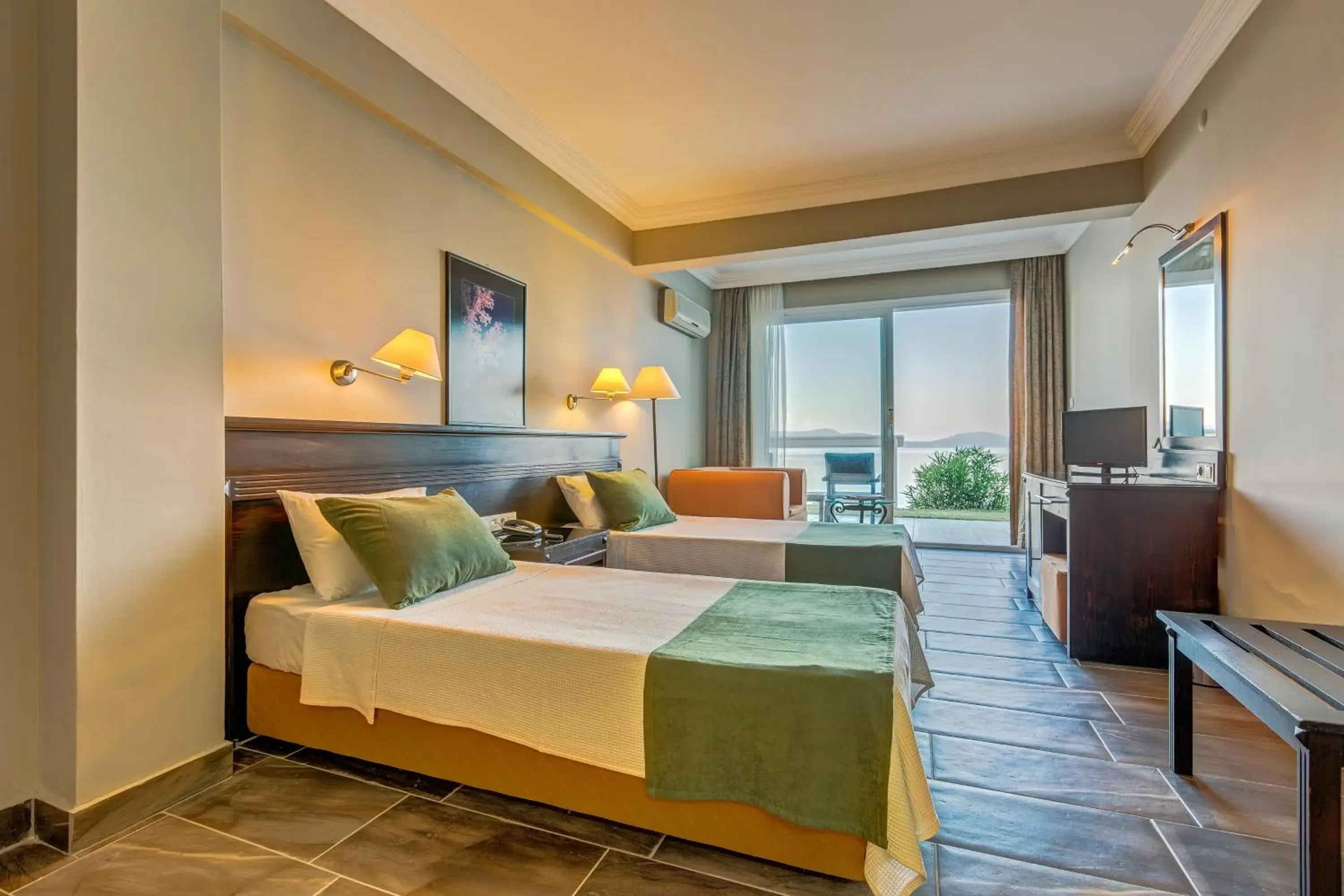 Triple Room with Sea View in Cunda Hotel Triple Room with Sea View in Cunda Hotel