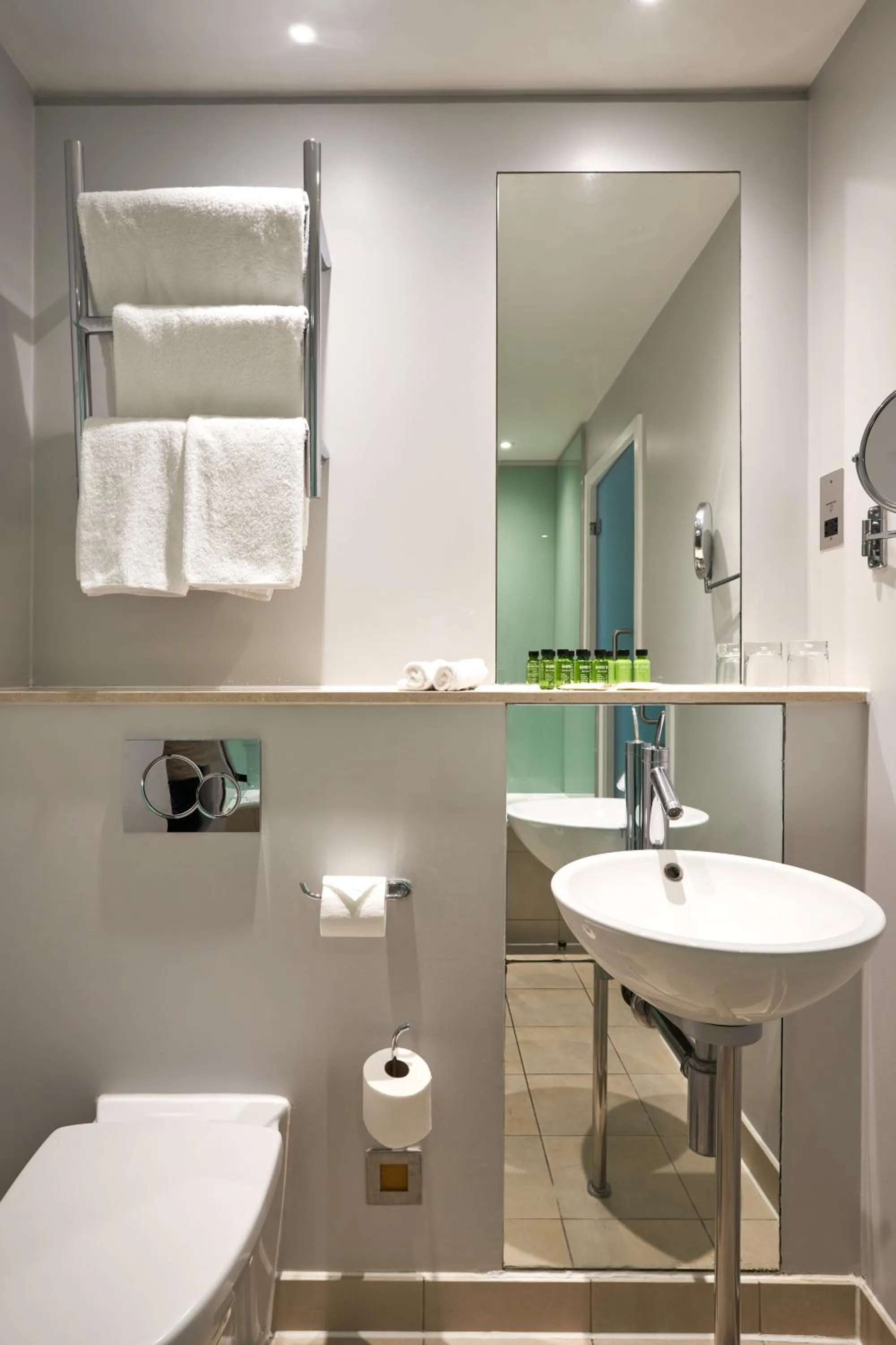 Bathroom in Thistle London Park Lane