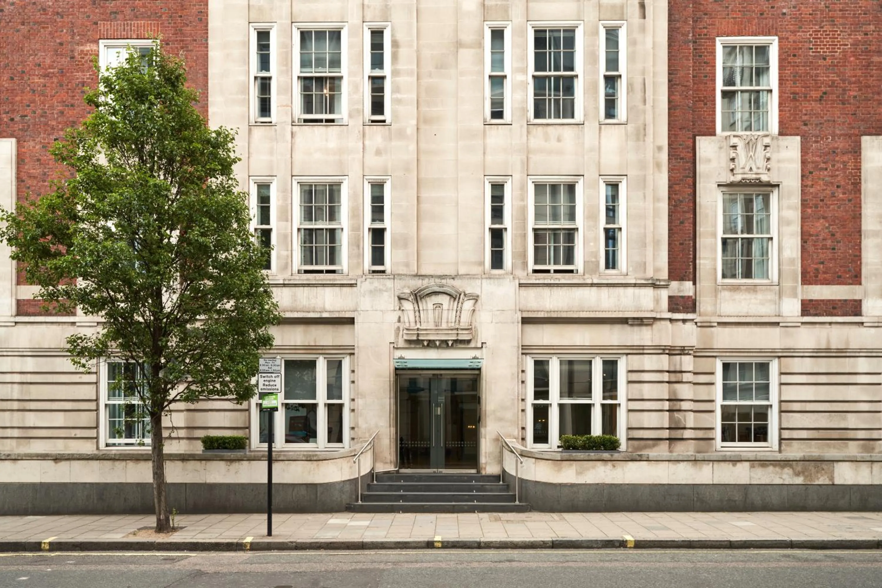 Property building in Thistle London Park Lane