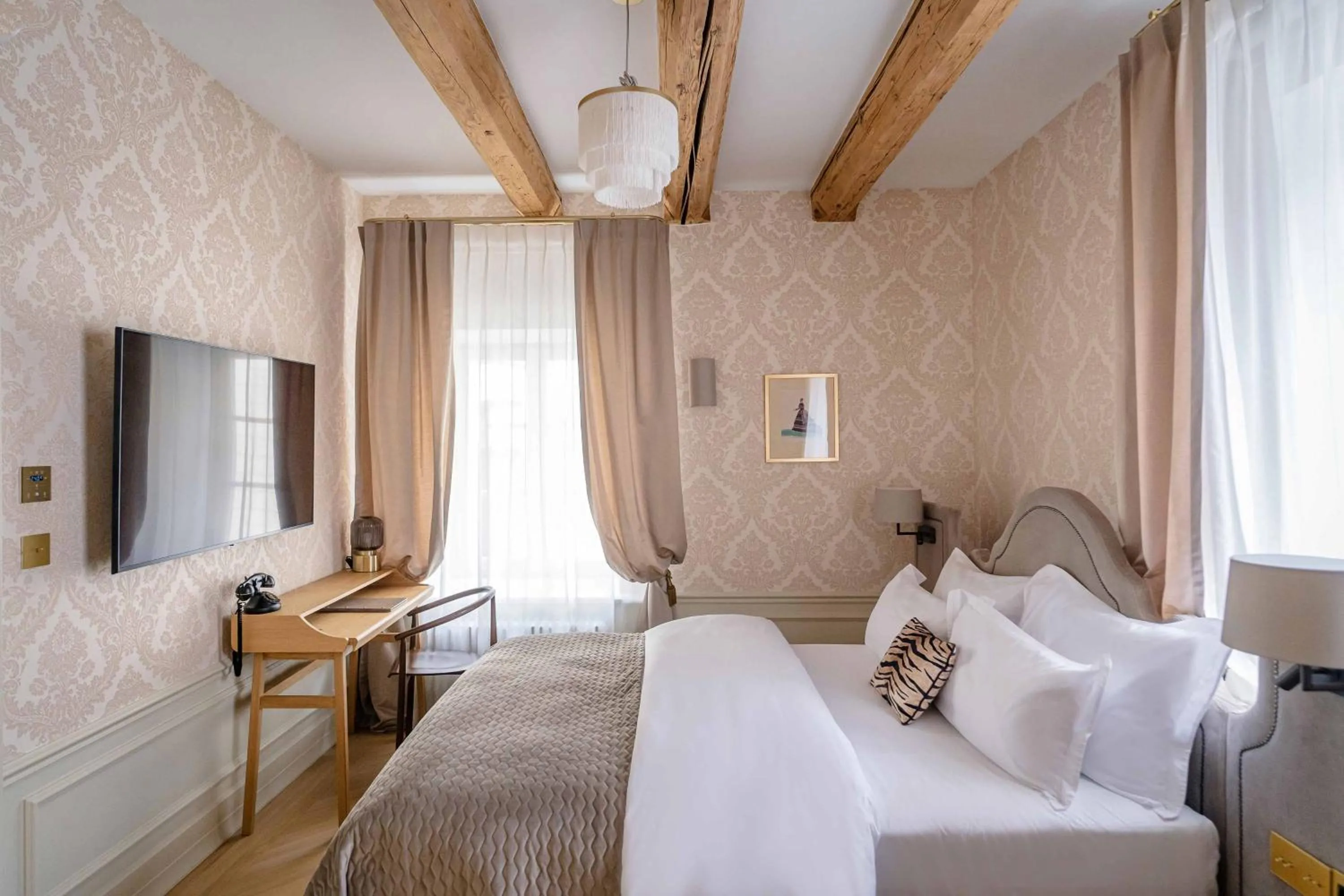 View (from property/room), Bed in Hotel Unicus Palace Old Town - Destigo Hotels