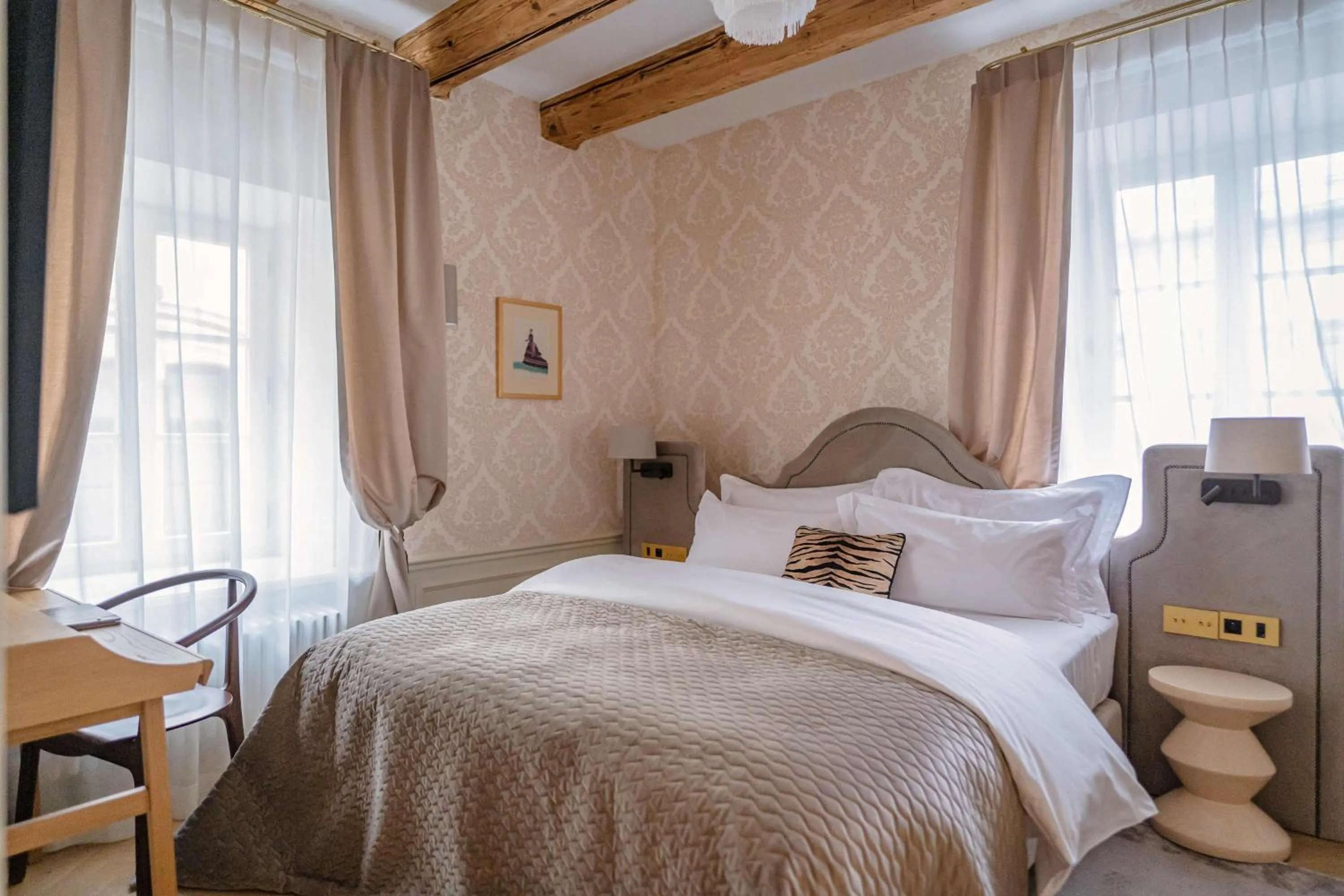 View (from property/room), Bed in Hotel Unicus Palace Old Town - Destigo Hotels