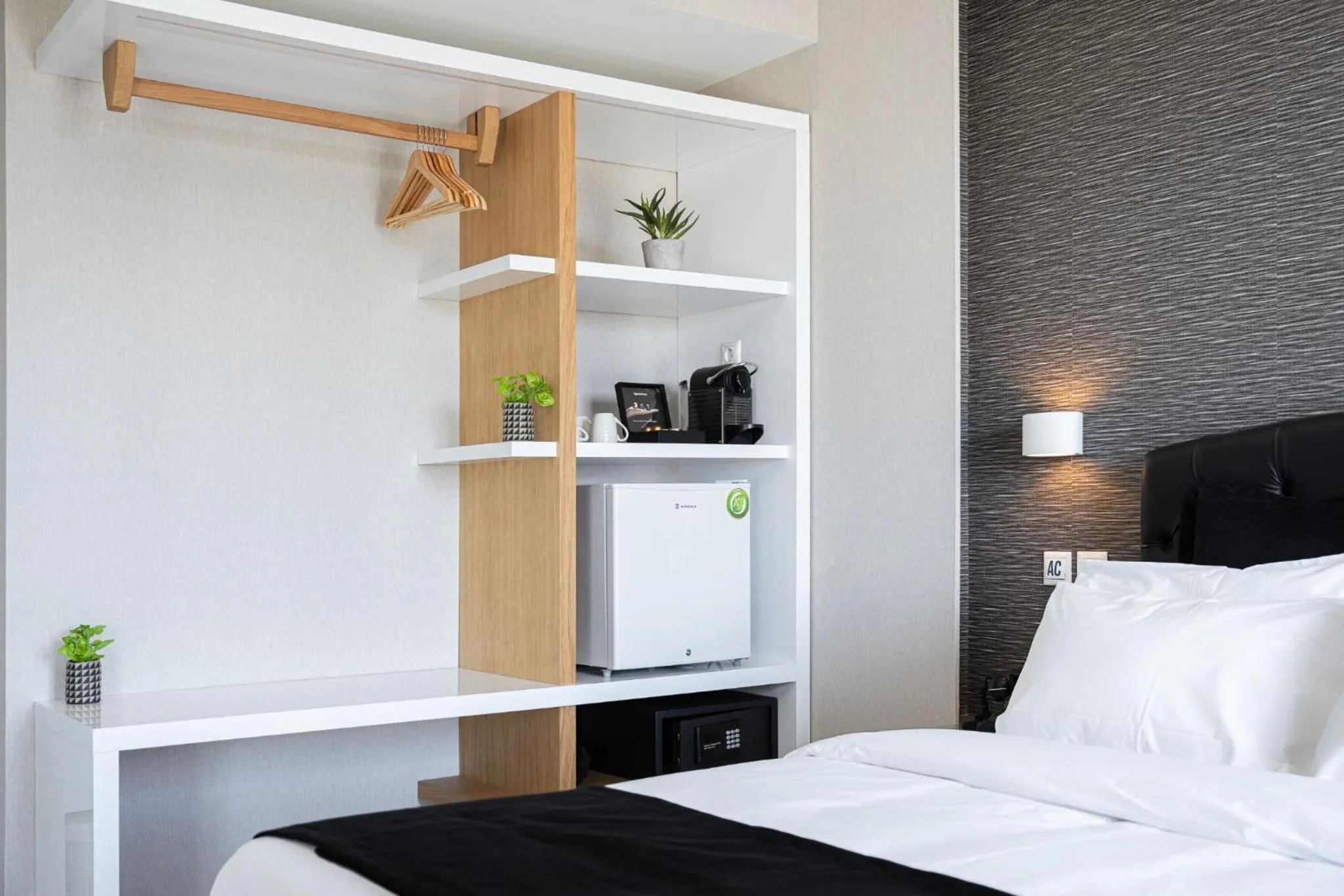 Bed in Kreoli Suites Glyfada