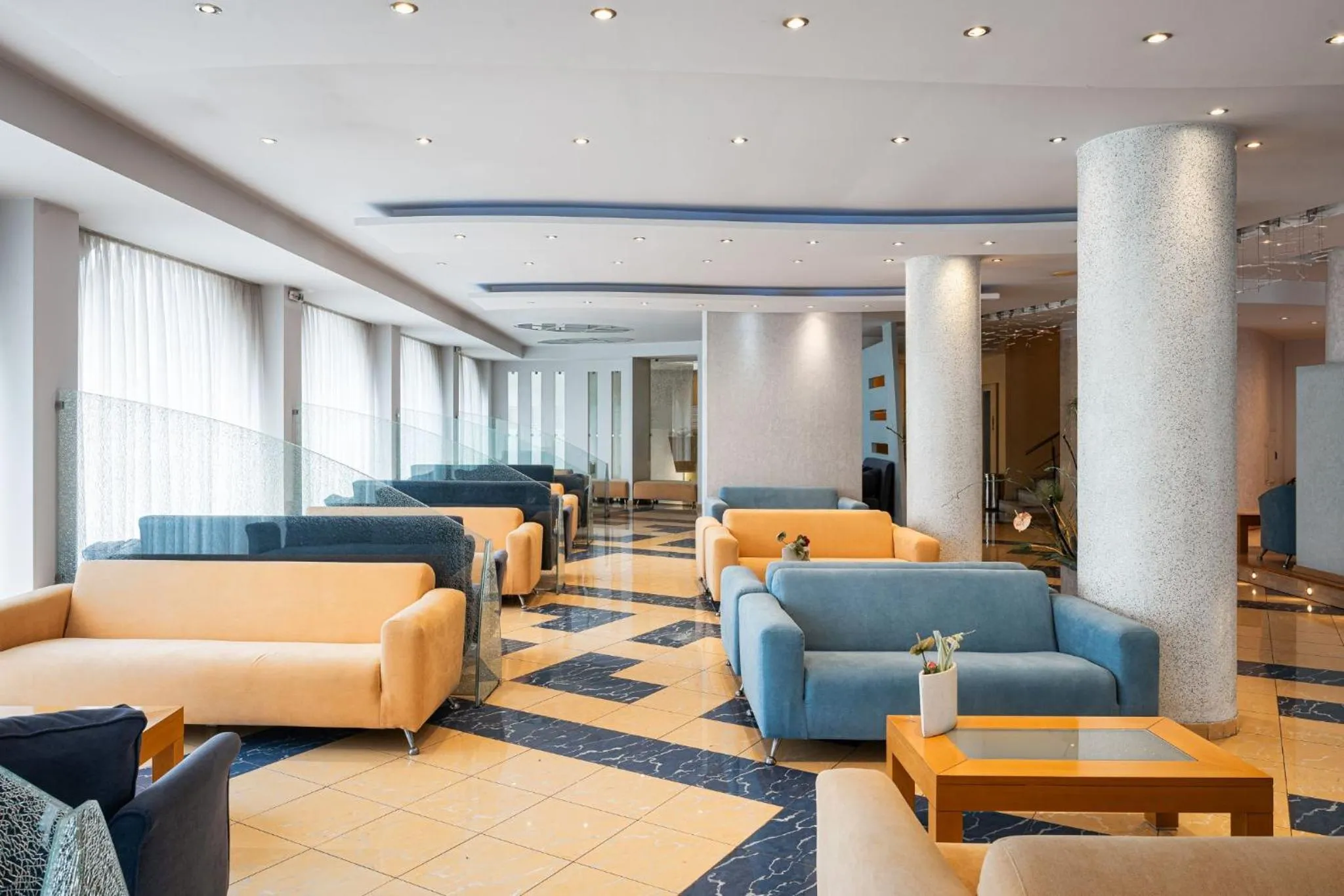 Communal lounge/ TV room in Kreoli Suites Glyfada