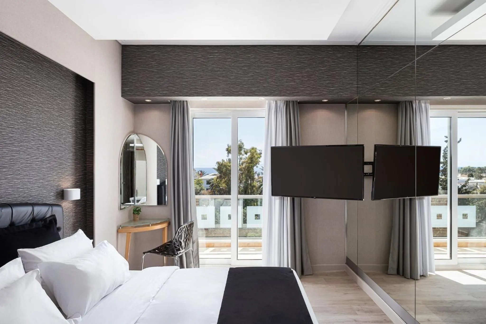 Bed in Kreoli Suites Glyfada