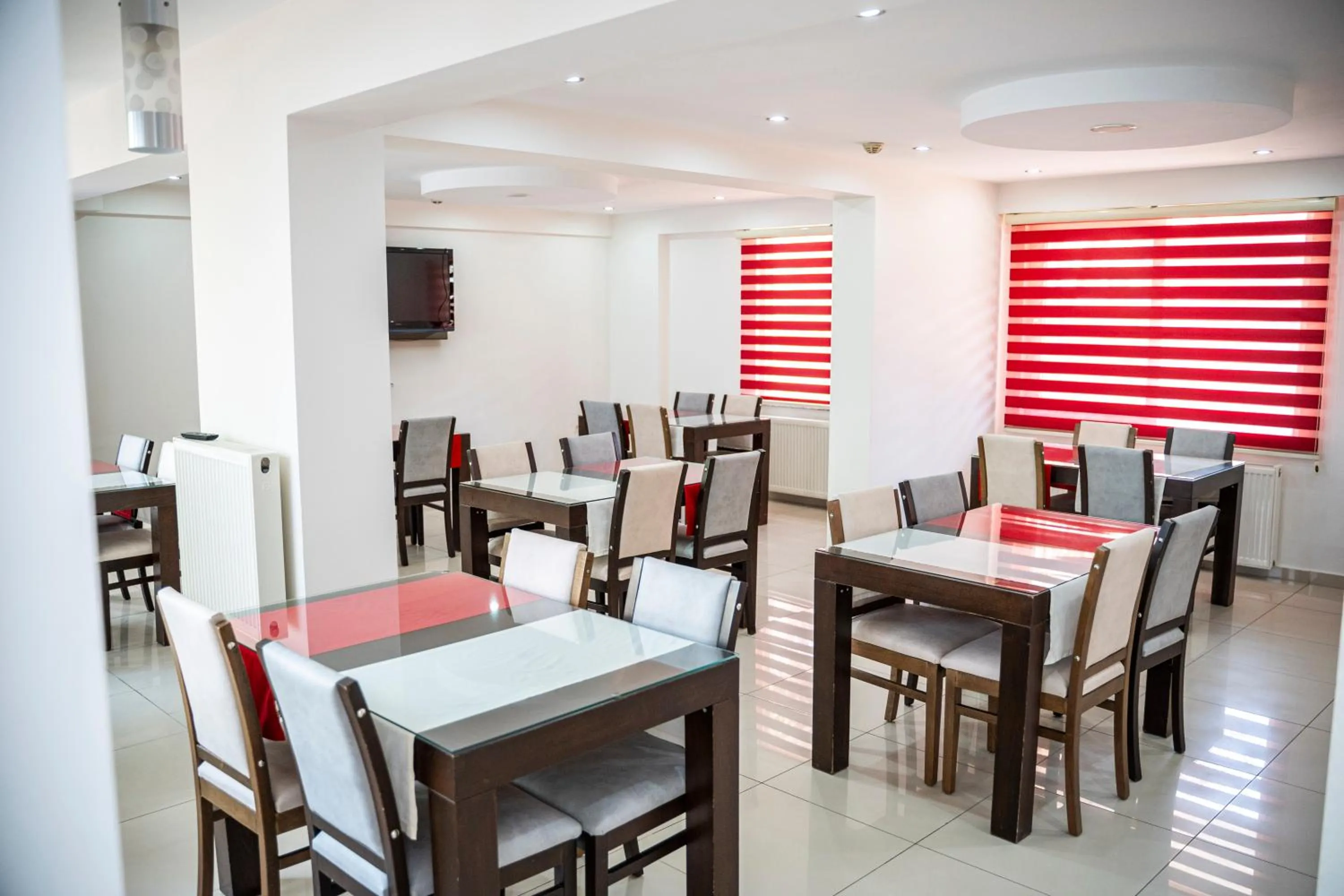 Restaurant/places to eat in Sirin Residence