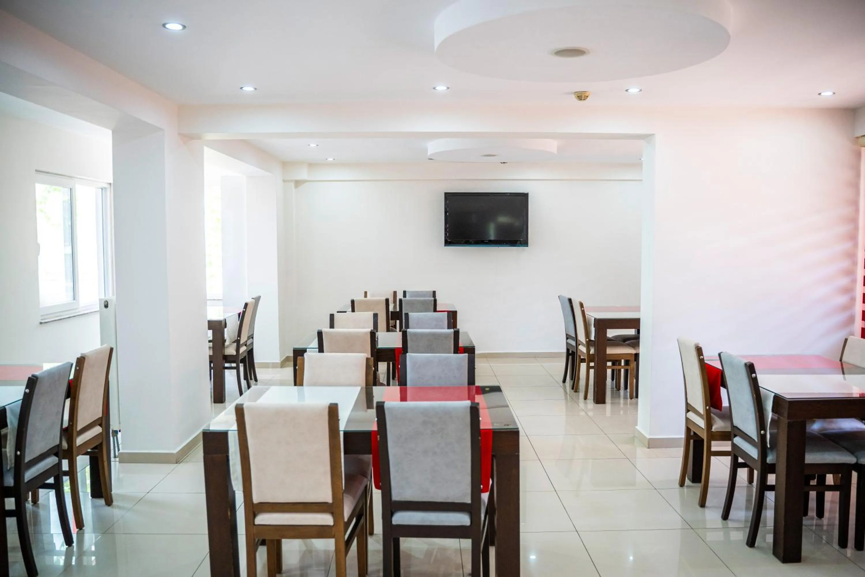 Restaurant/places to eat in Sirin Residence