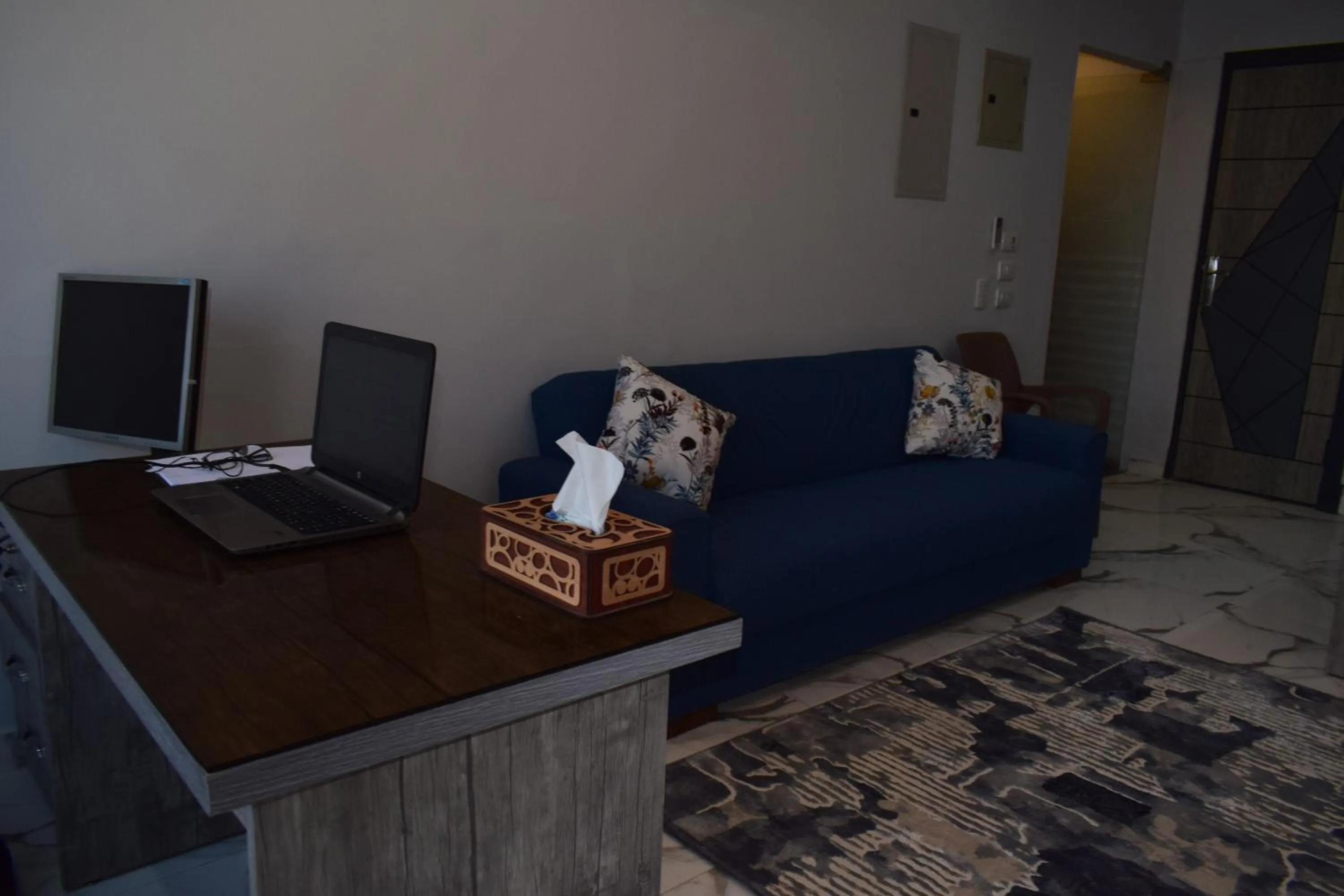 Communal lounge/ TV room in pyramids grand museum inn