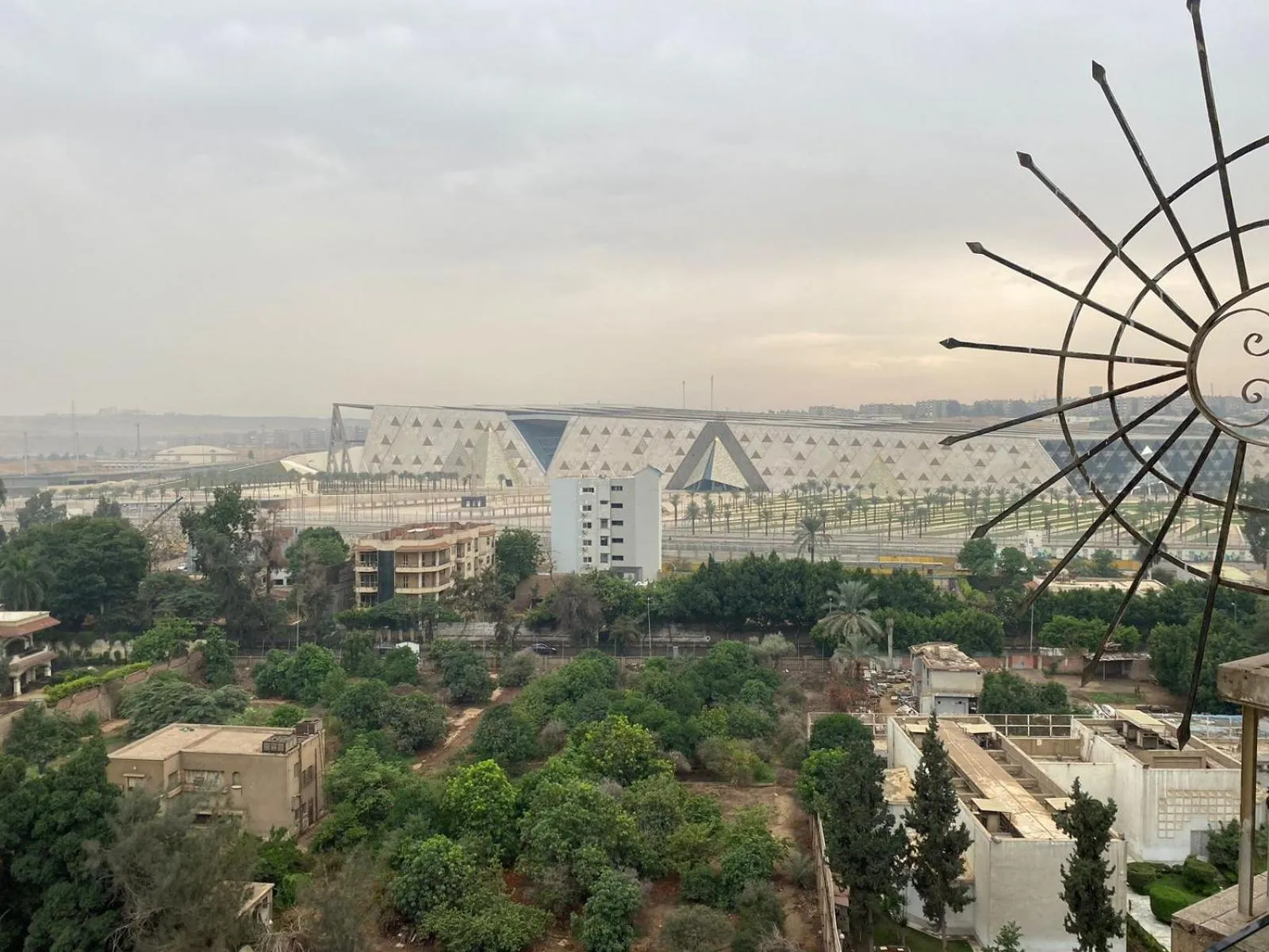 pyramids grand museum inn