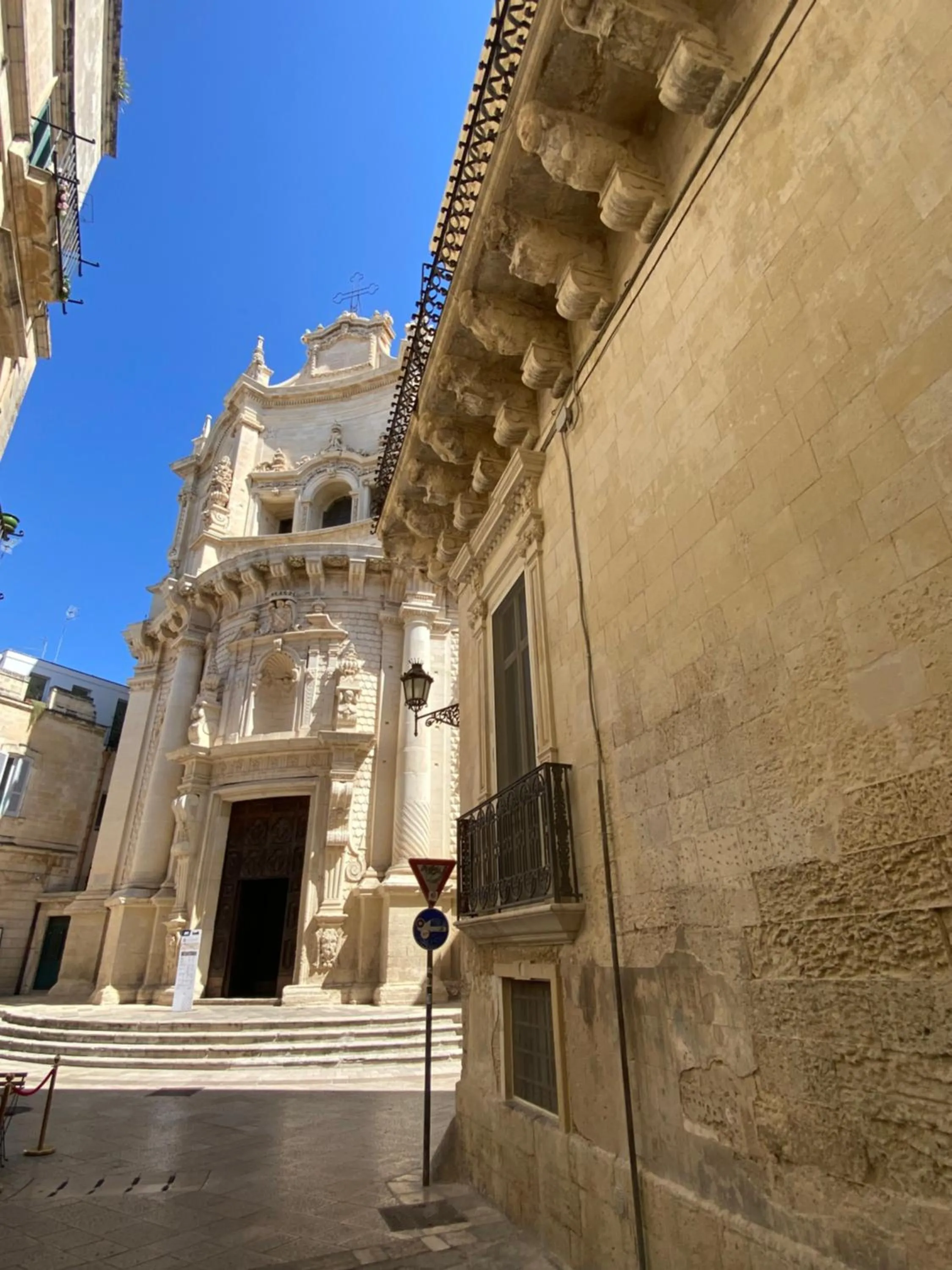 Property building in Roiss Haus Suites