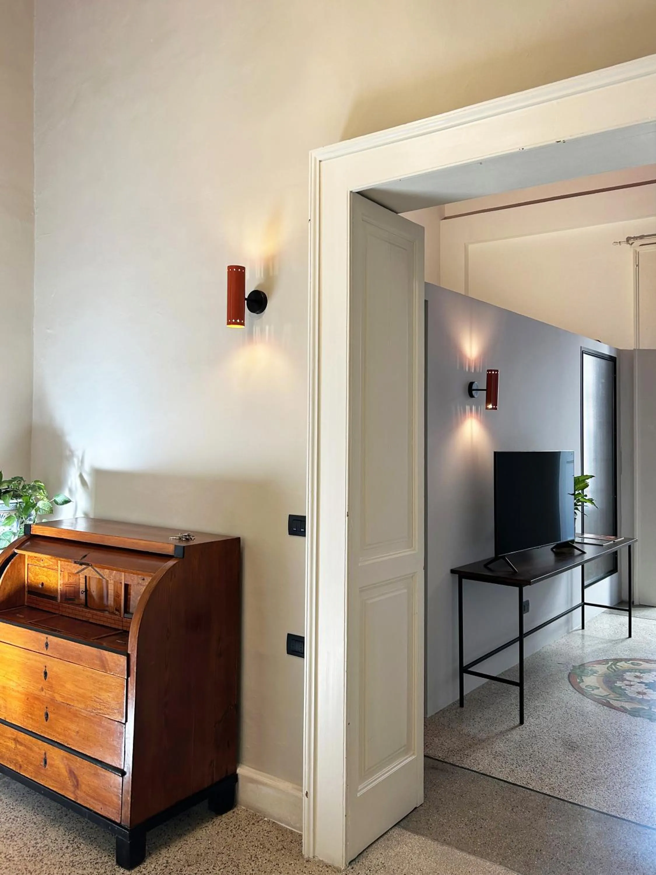 Photo of the whole room in Roiss Haus Suites