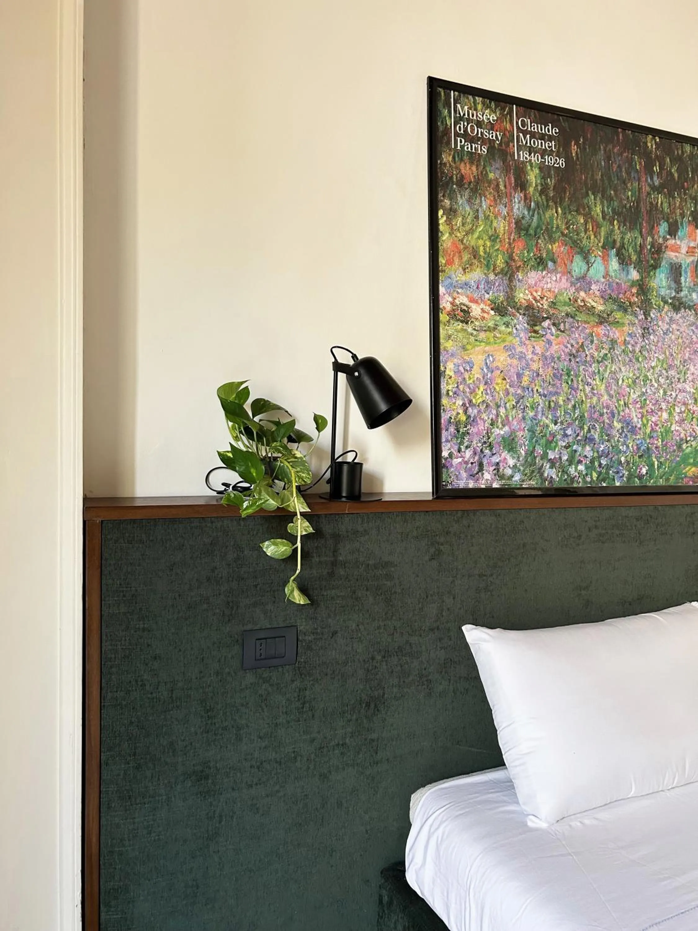 Bed in Roiss Haus Suites