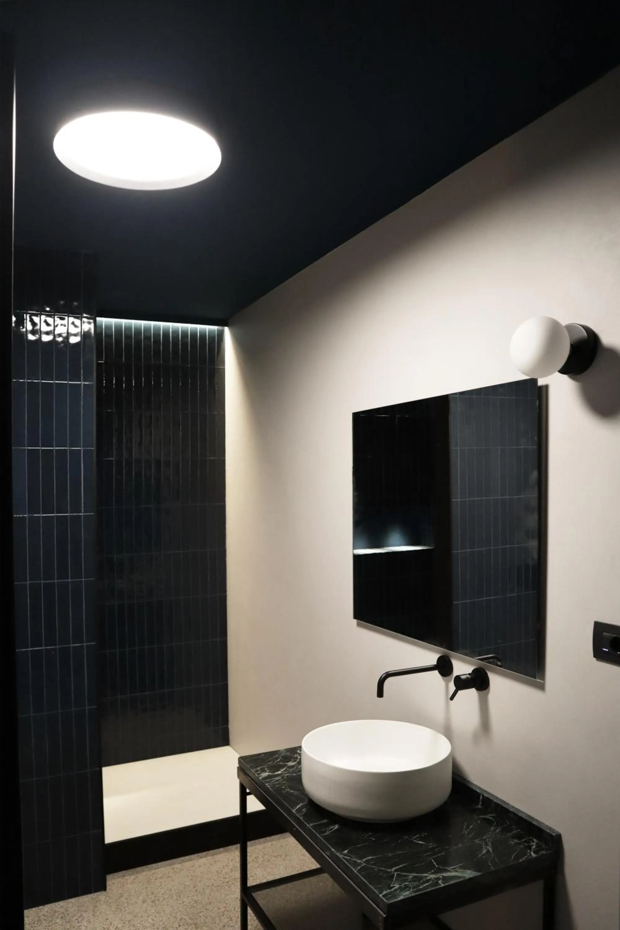 Bathroom in Roiss Haus Suites