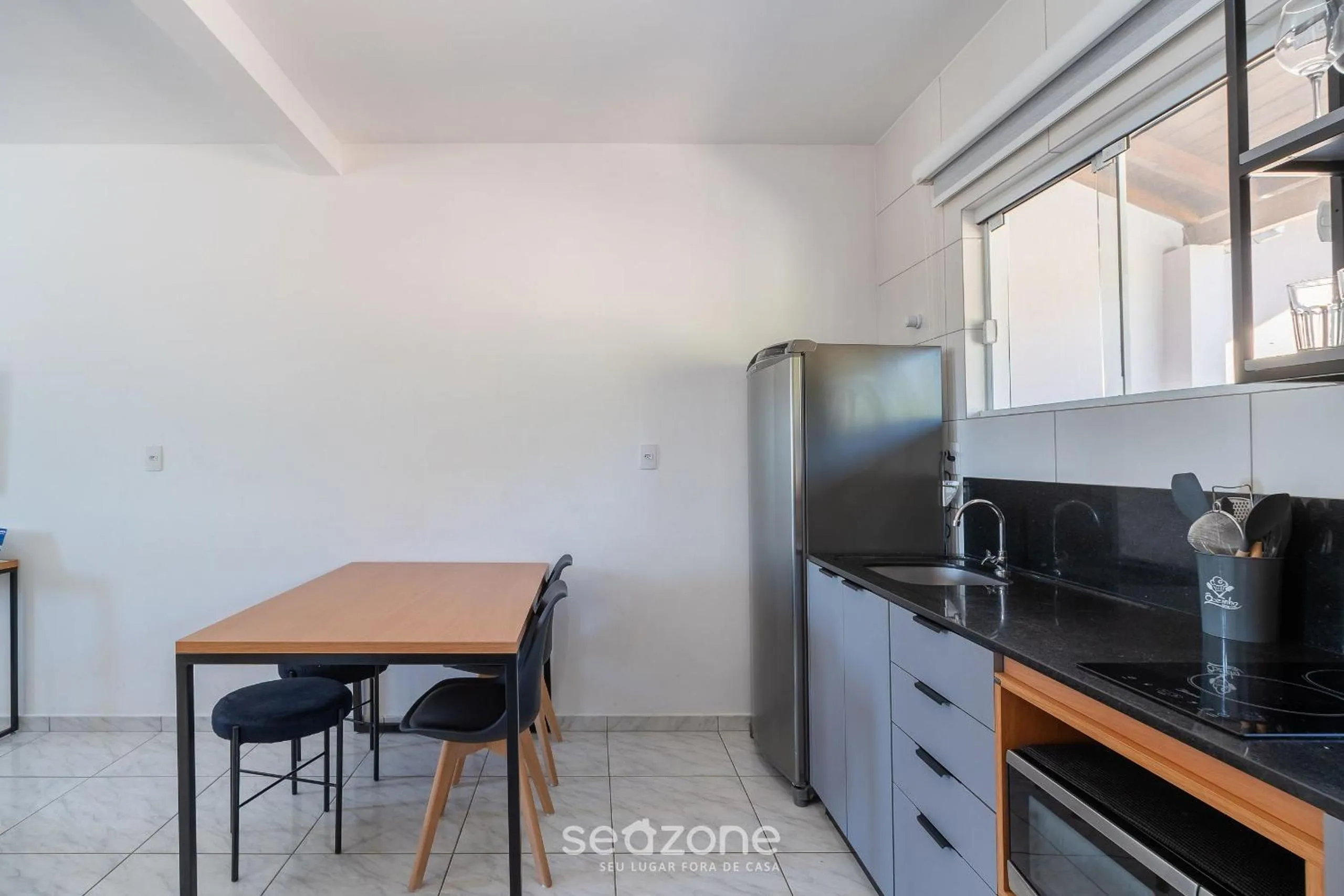 Kitchen or kitchenette in Apartamentos em Jurerê - JMA