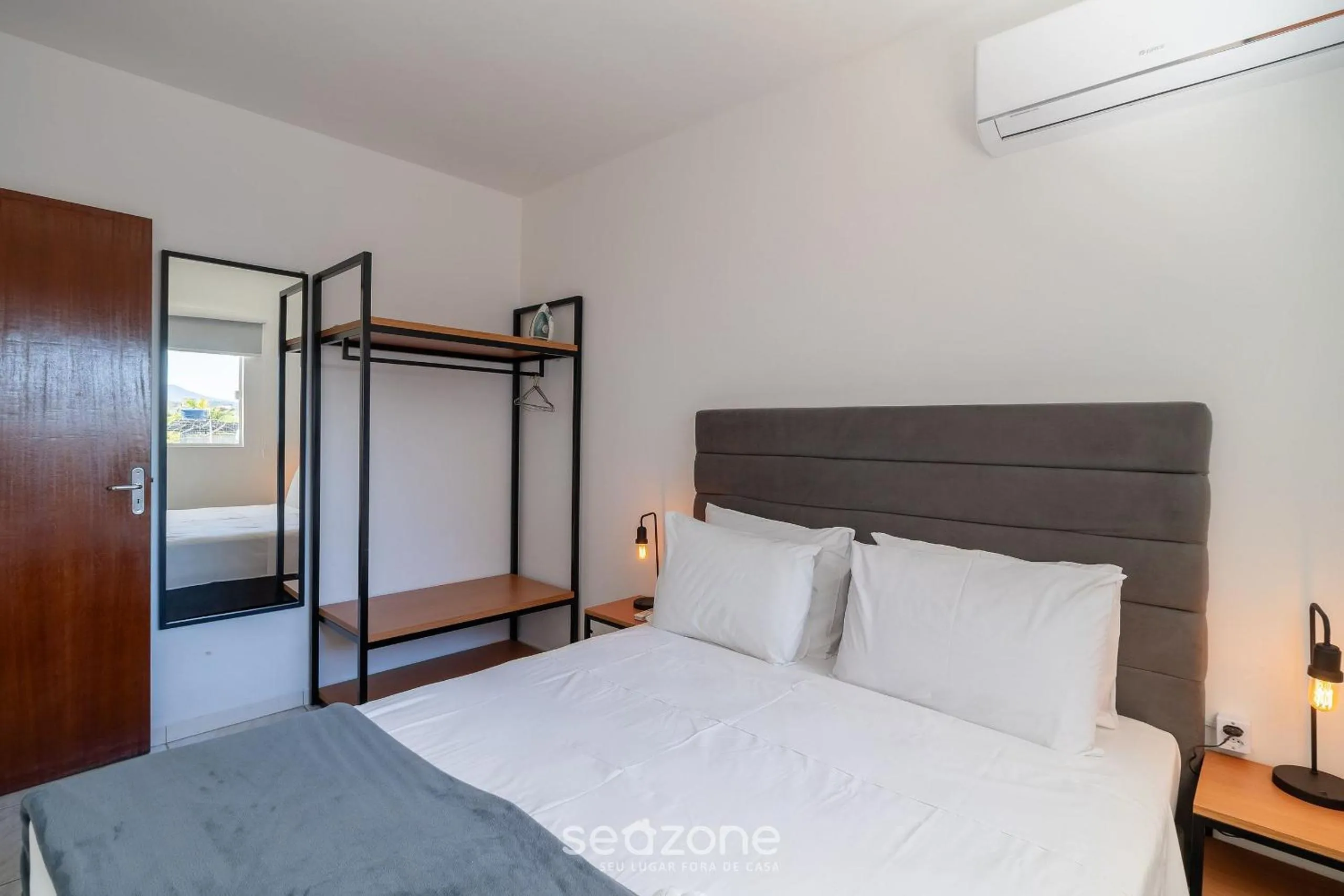 Bedroom, Bed in Apartamentos em Jurerê - JMA