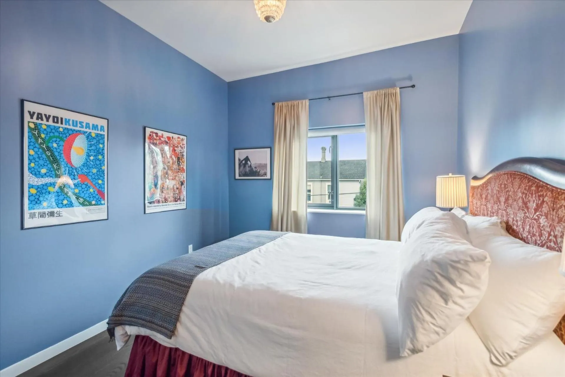 Bed in VioletSuitesPDX Boutique Hotel