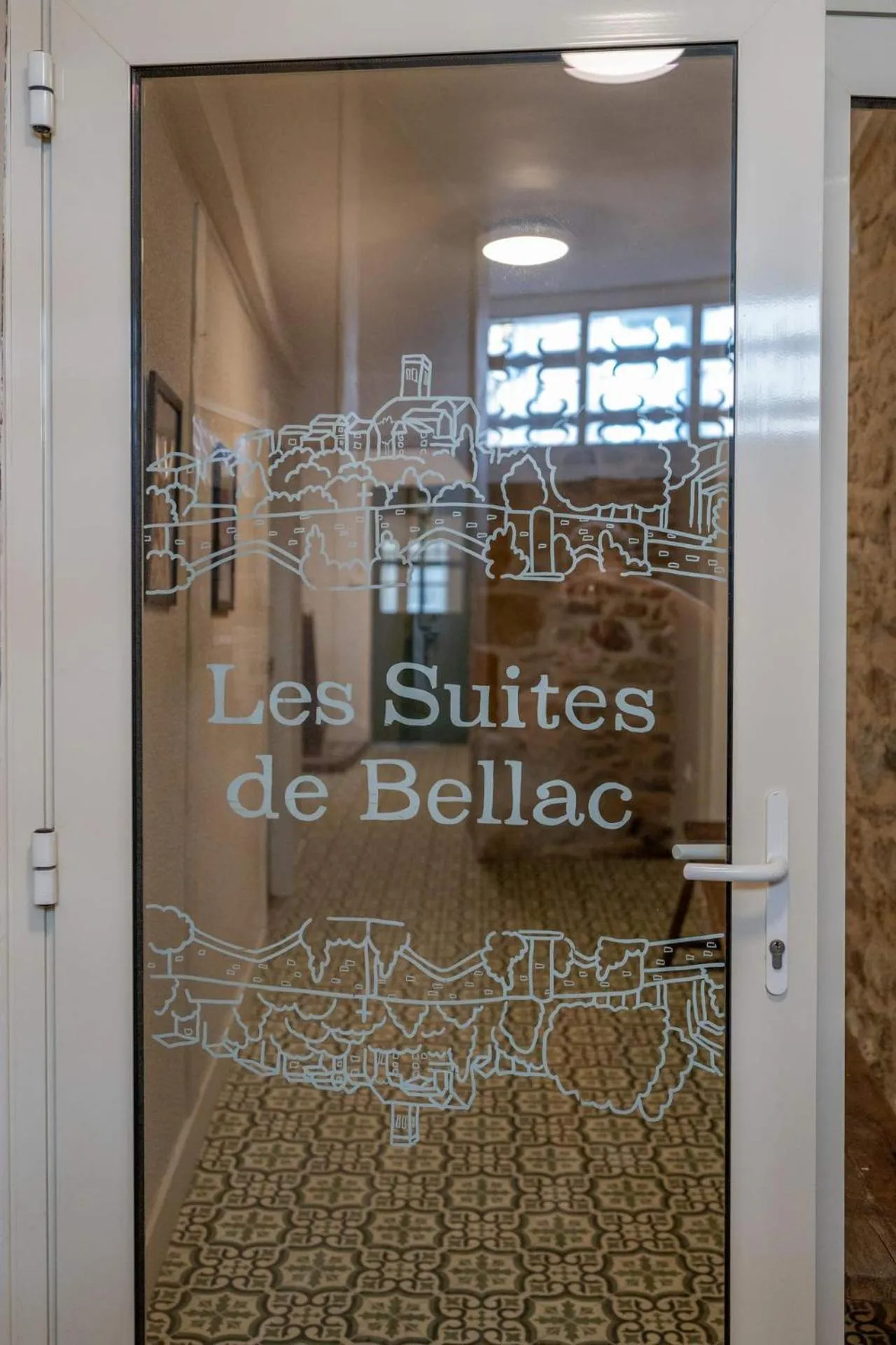 Facade/entrance in Les Suites de Bellac