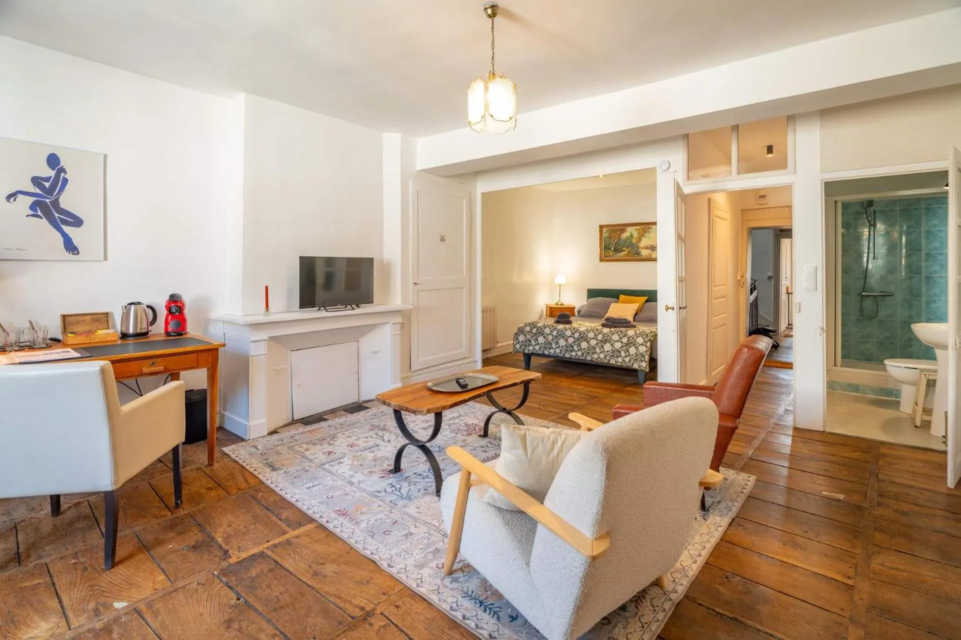 Photo of the whole room in Les Suites de Bellac