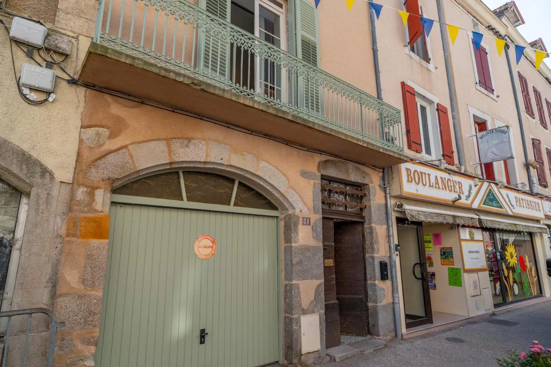 Facade/entrance in Les Suites de Bellac