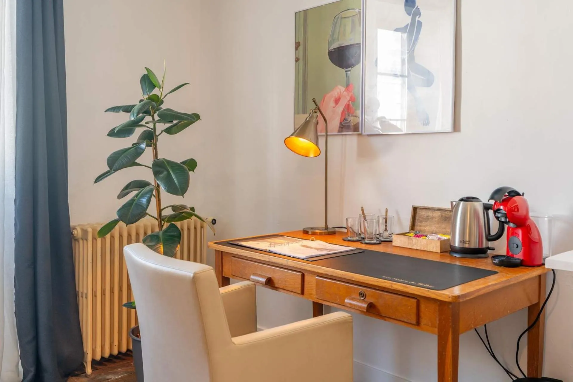 Seating area in Les Suites de Bellac