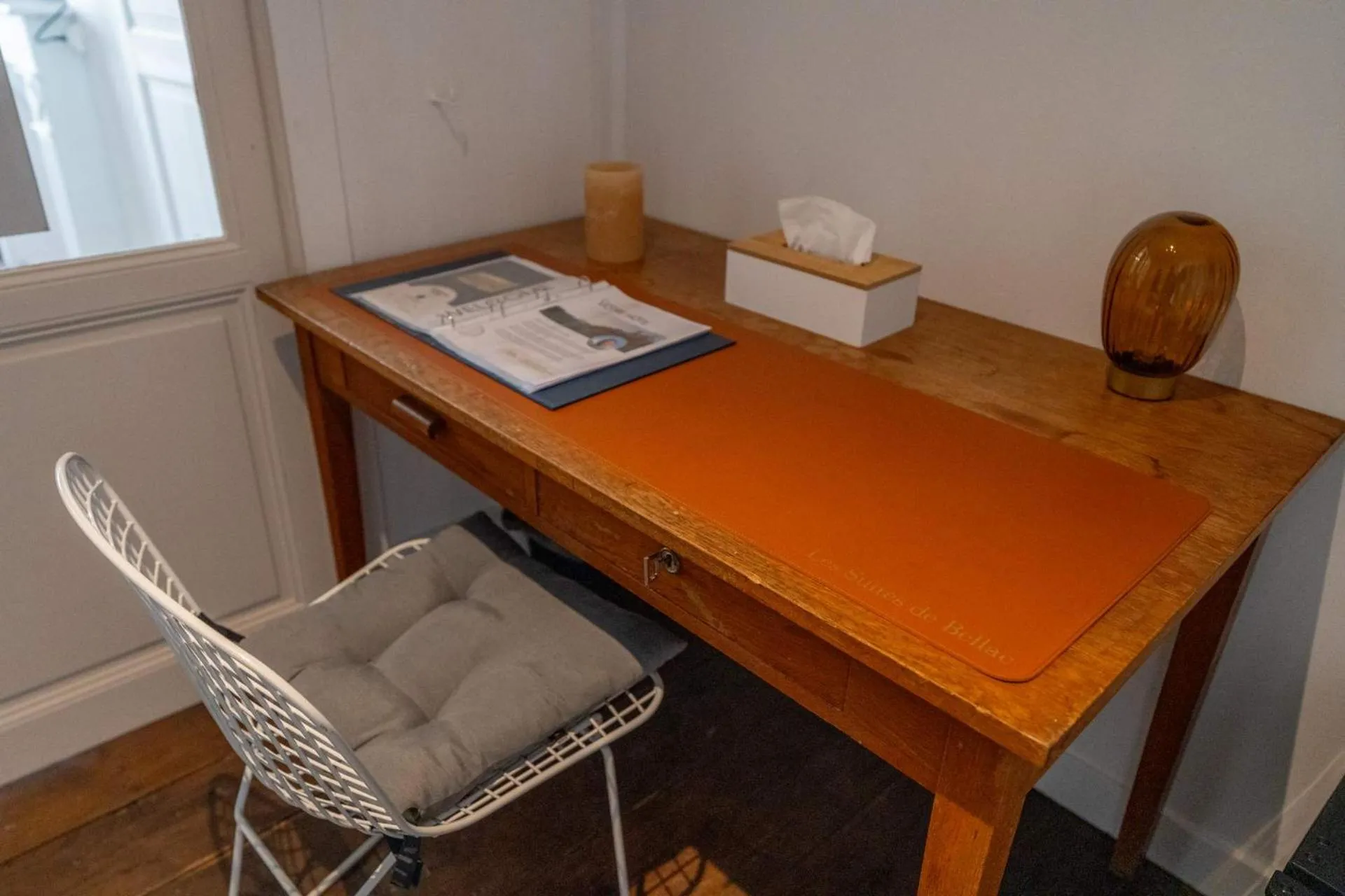 Seating area in Les Suites de Bellac