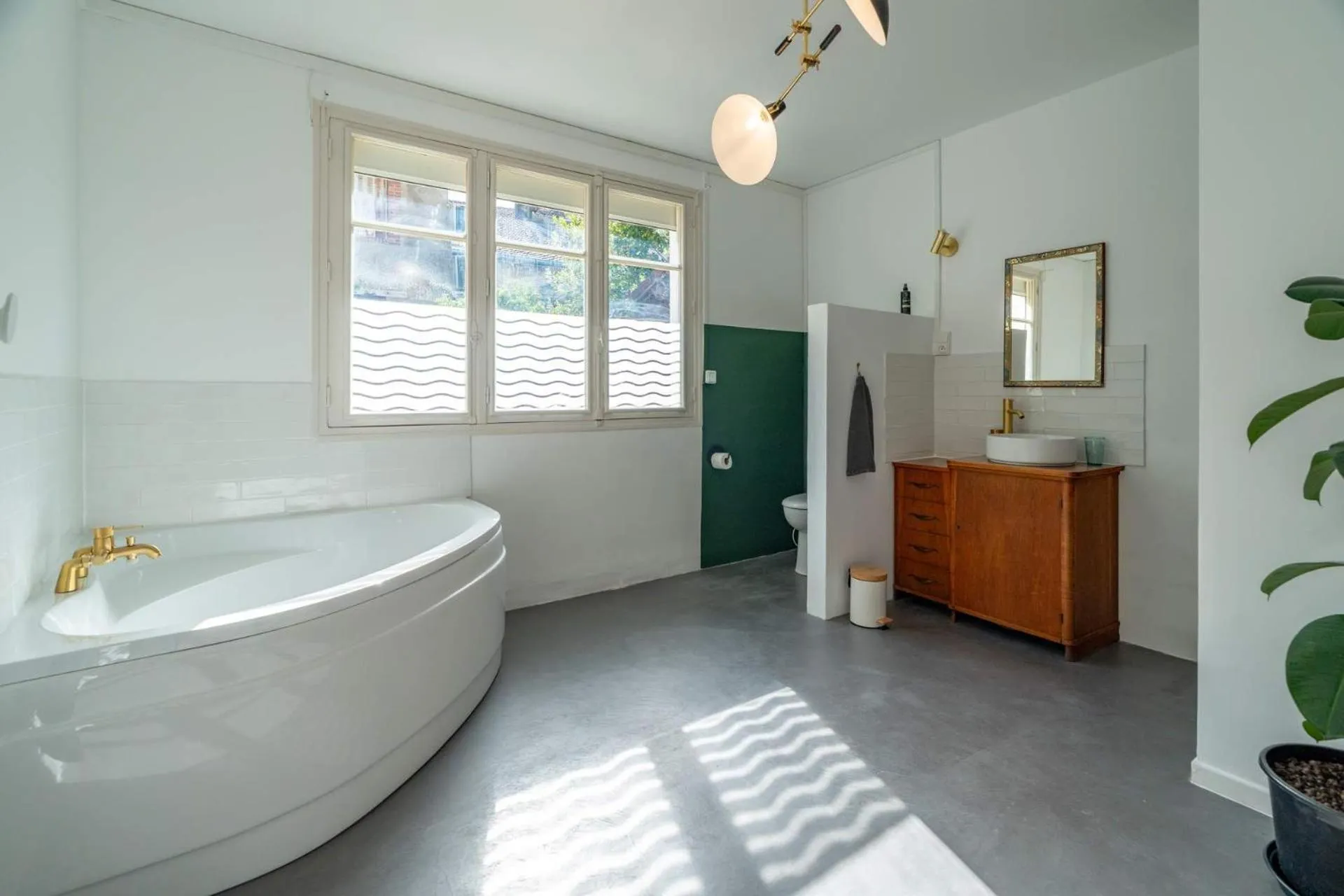 Bathroom in Les Suites de Bellac