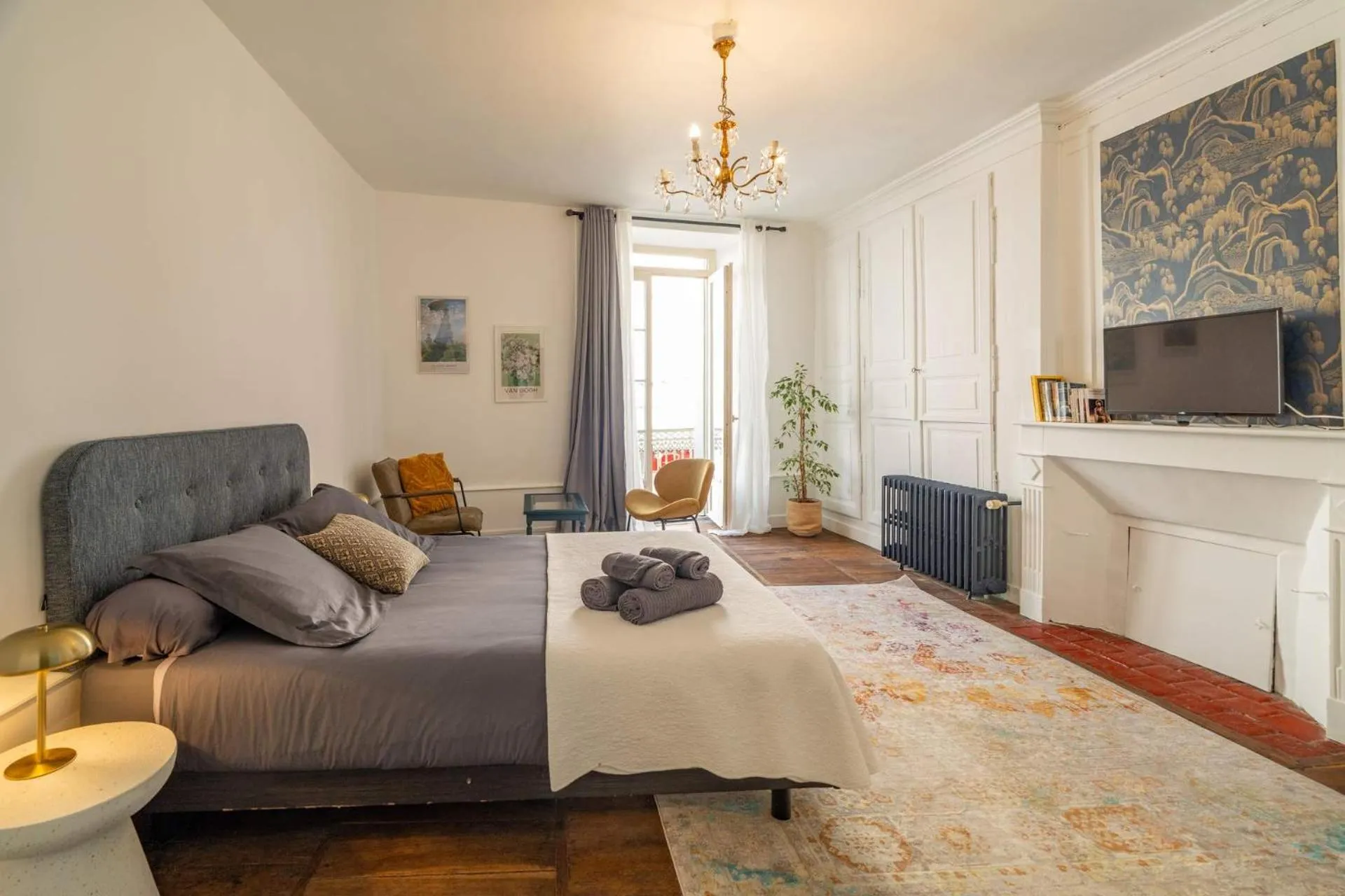 Photo of the whole room, Bed in Les Suites de Bellac