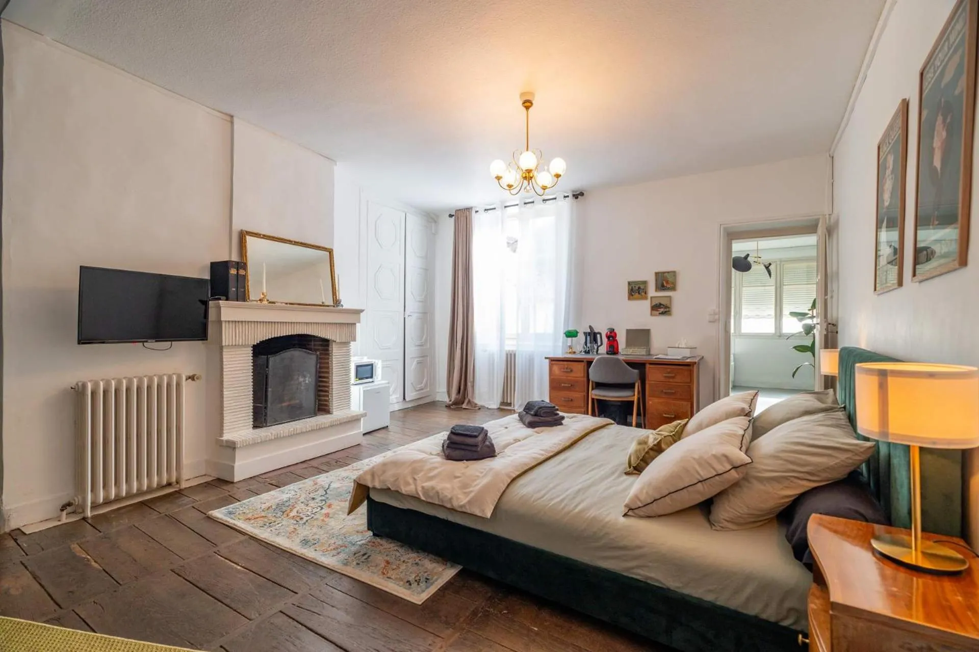 Bedroom in Les Suites de Bellac
