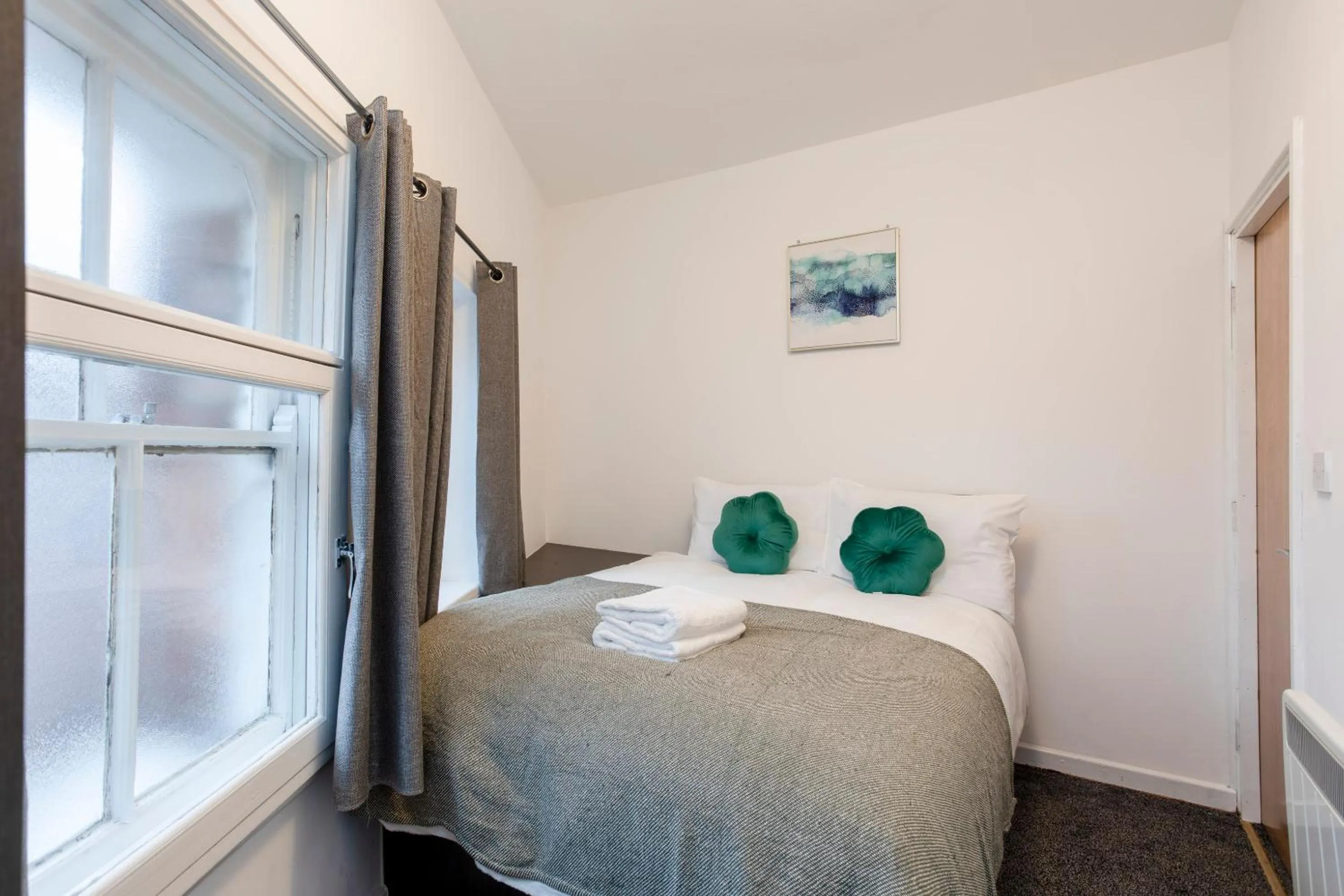 Bedroom in Oxford Row Apartments, Leeds City Centre