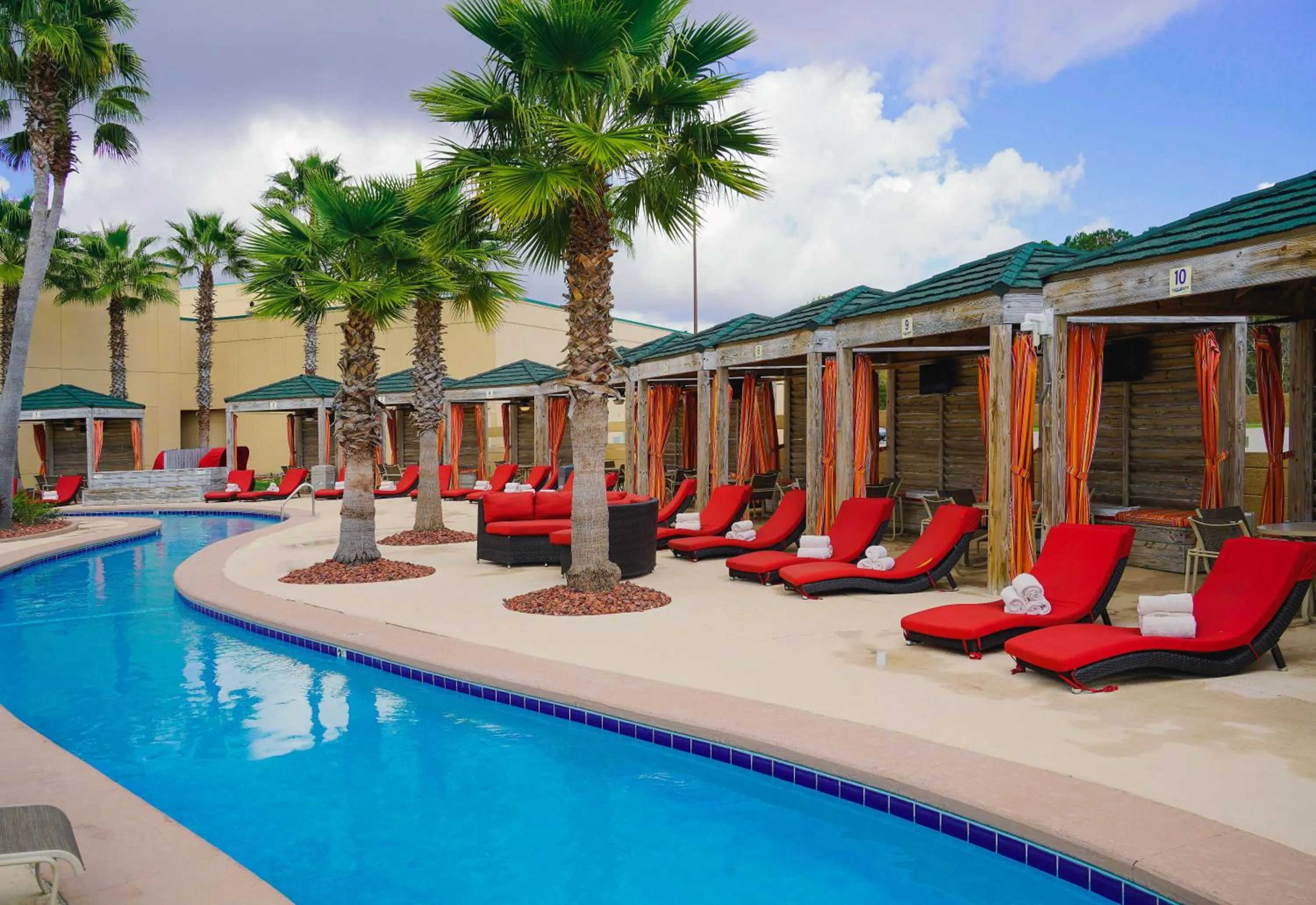 Swimming pool in Hollywood Casino Gulf Coast