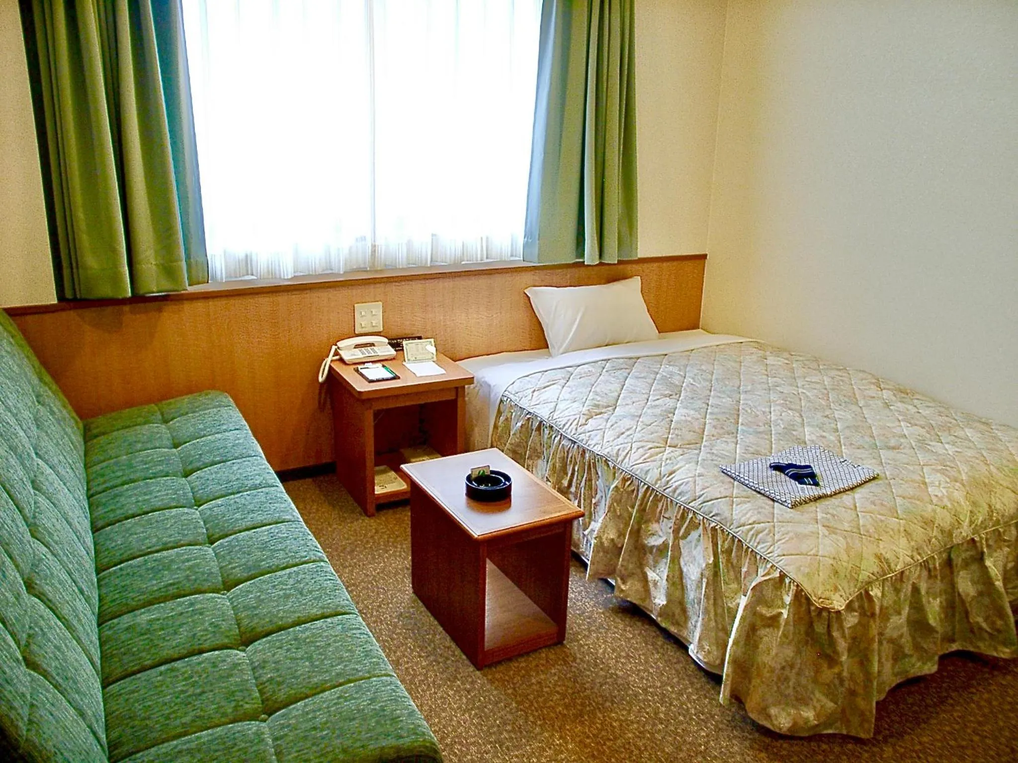 Bedroom, Bed in Yonago Universal Hotel