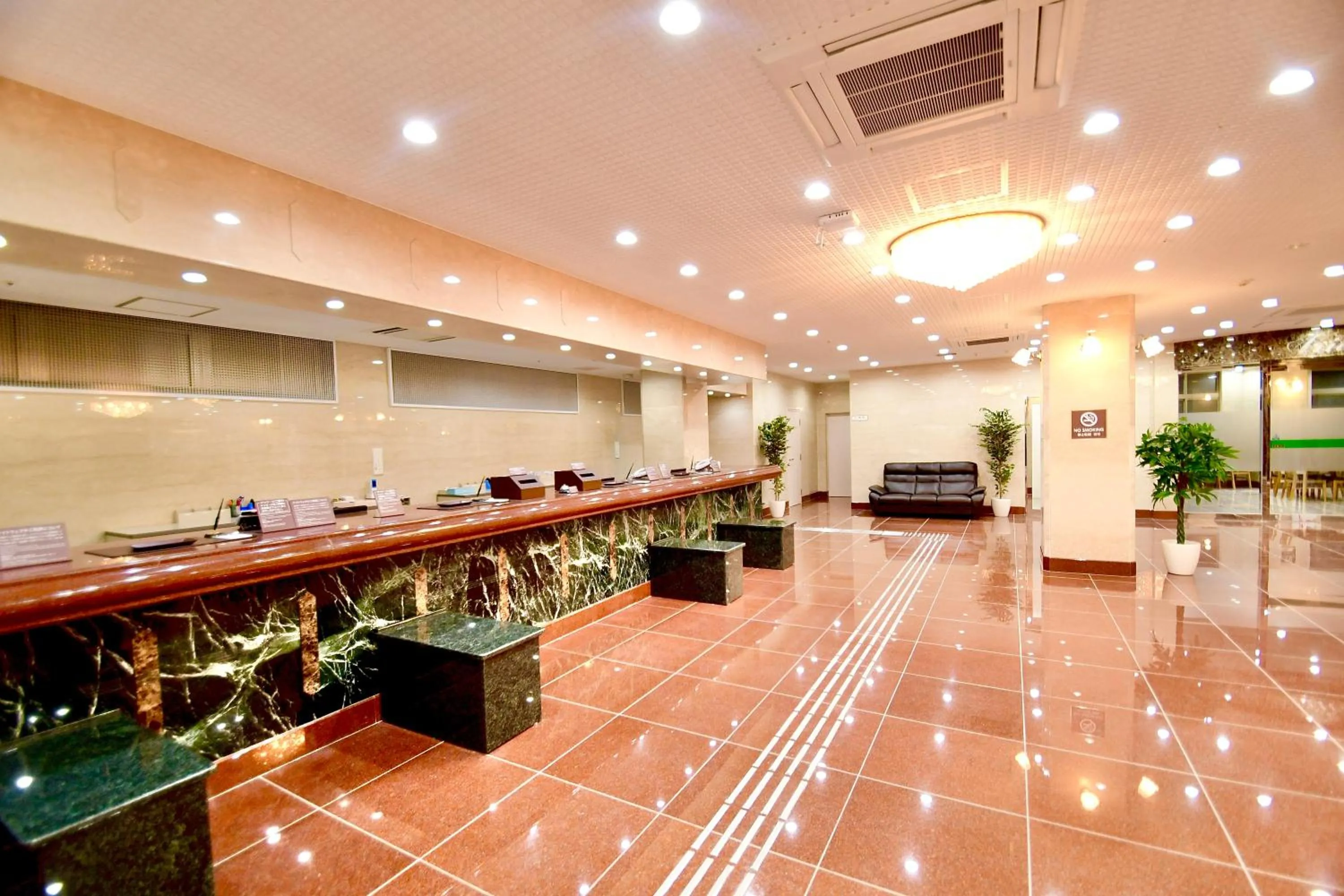 Lobby or reception in Himeji Ekimae Universal Hotel Minamiguchi
