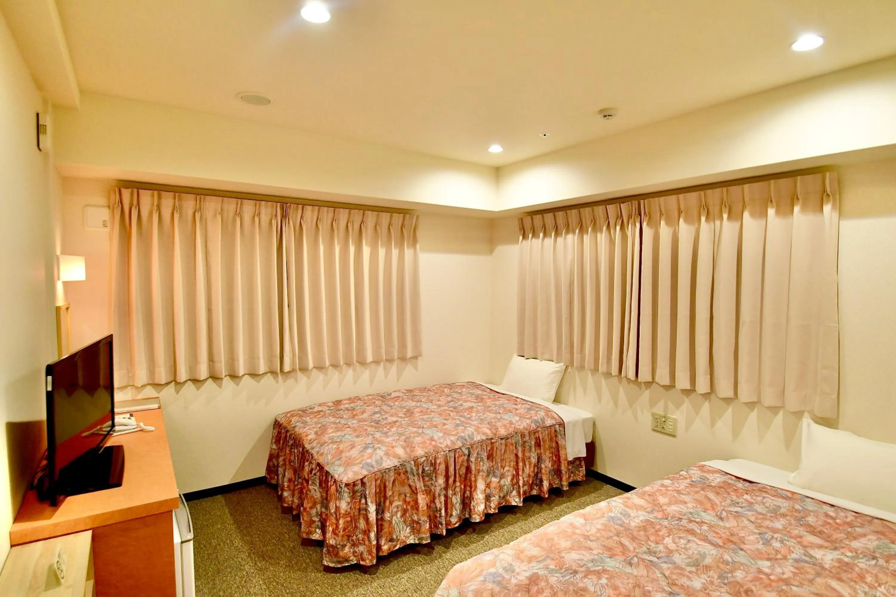 Photo of the whole room, Bed in Himeji Ekimae Universal Hotel Minamiguchi