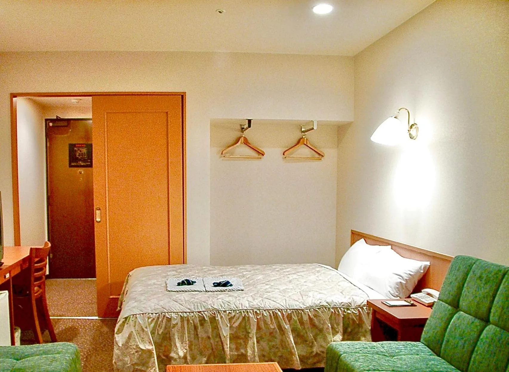 Photo of the whole room, Bed in Himeji Ekimae Universal Hotel Minamiguchi