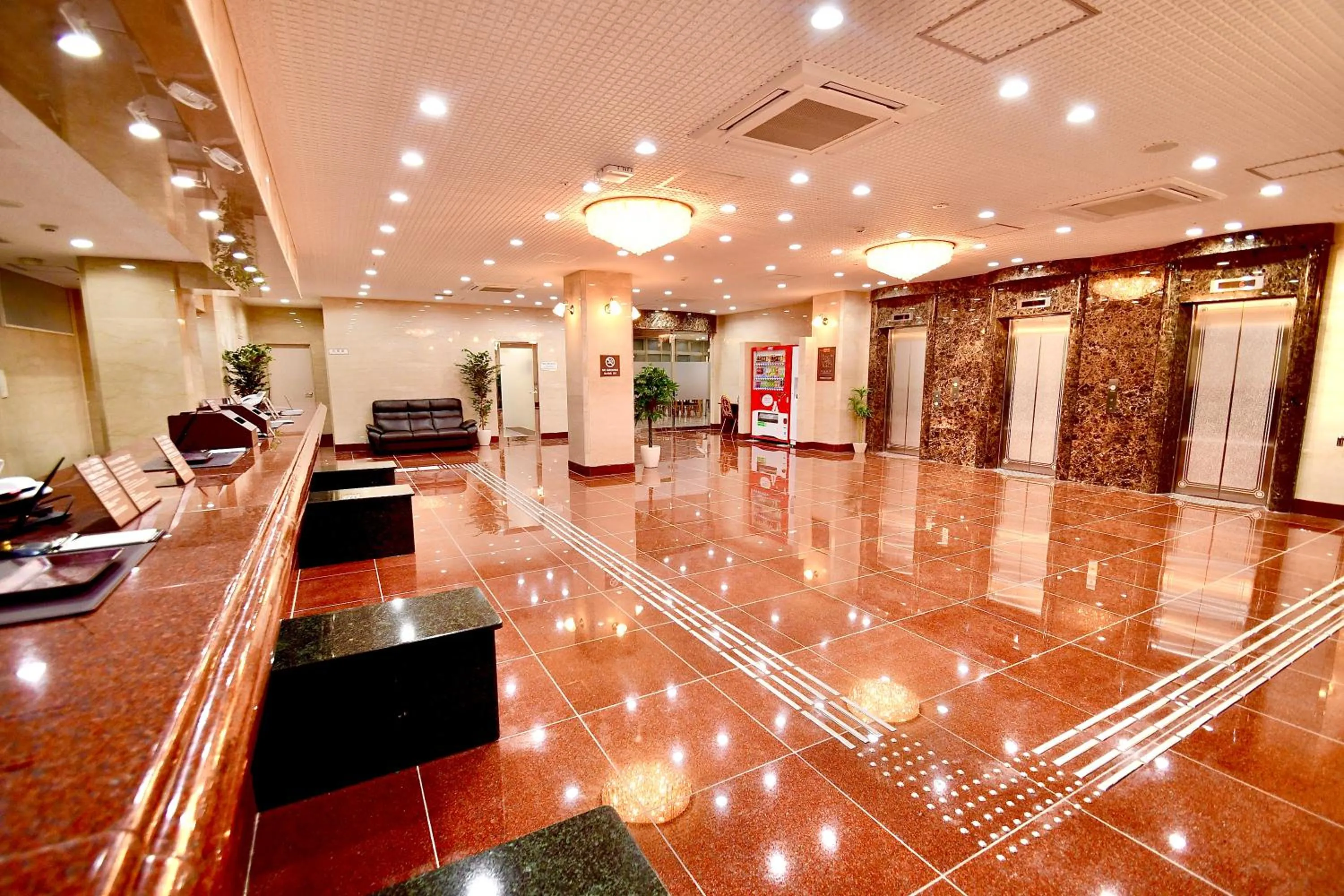 Lobby or reception in Himeji Ekimae Universal Hotel Minamiguchi