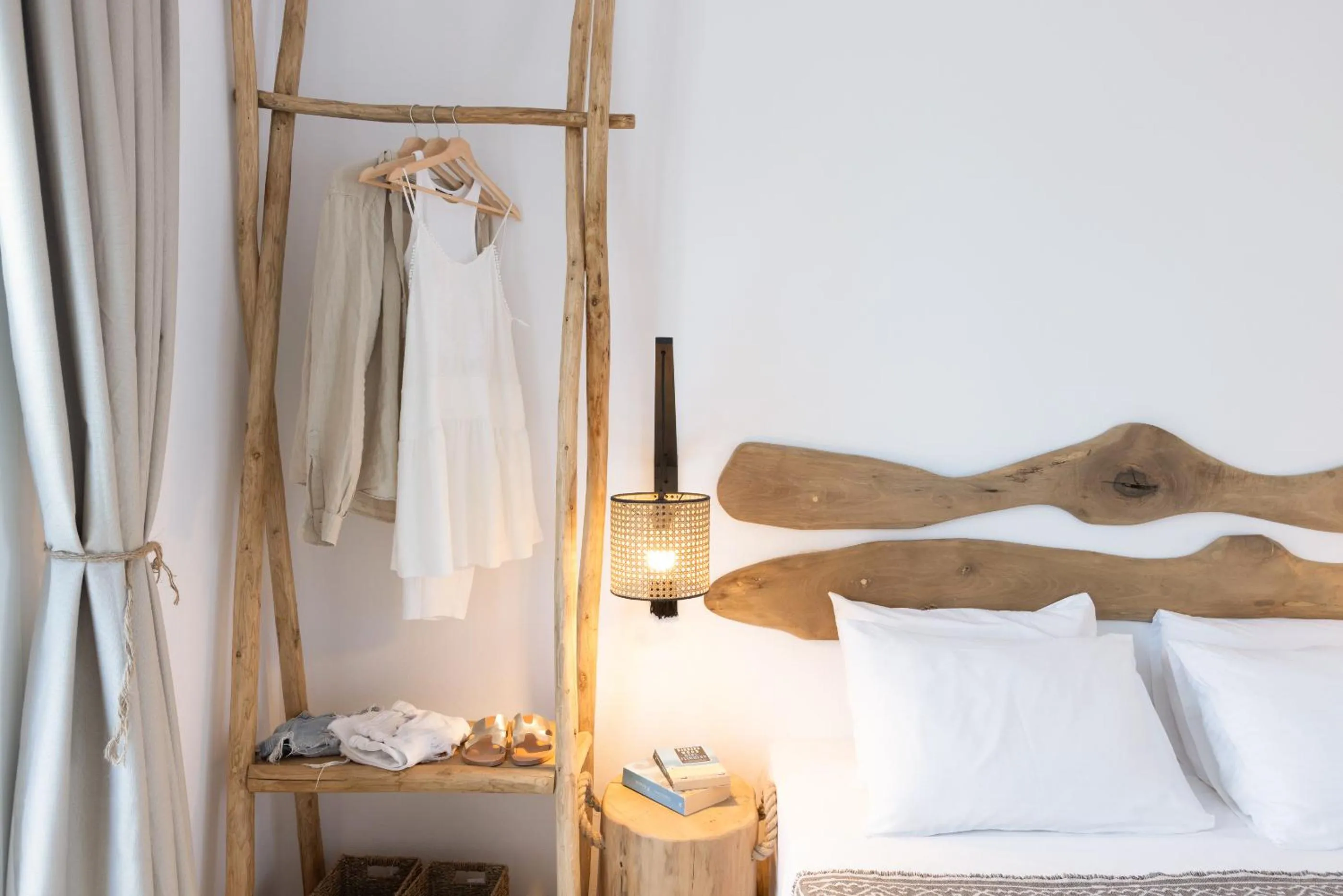 Decorative detail, Bed in Acoya Residences