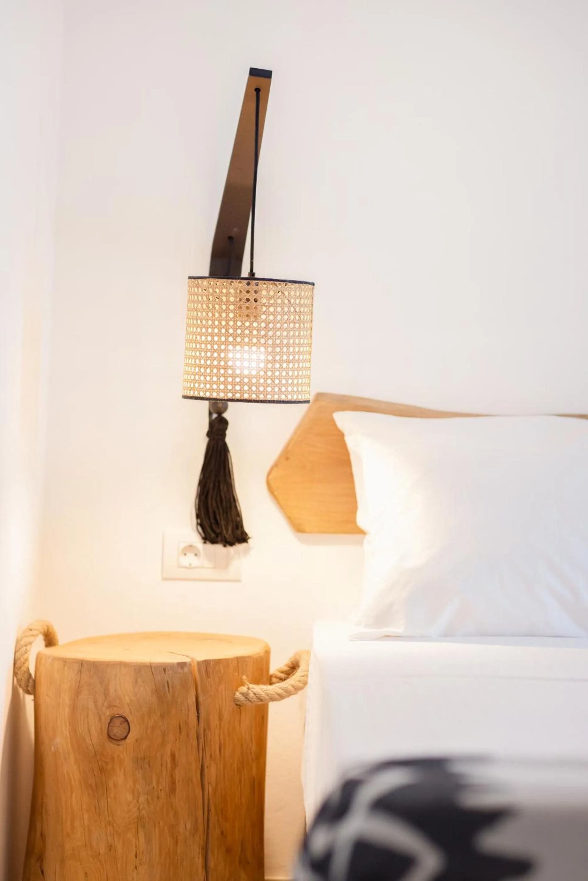 Decorative detail, Bed in Acoya Residences