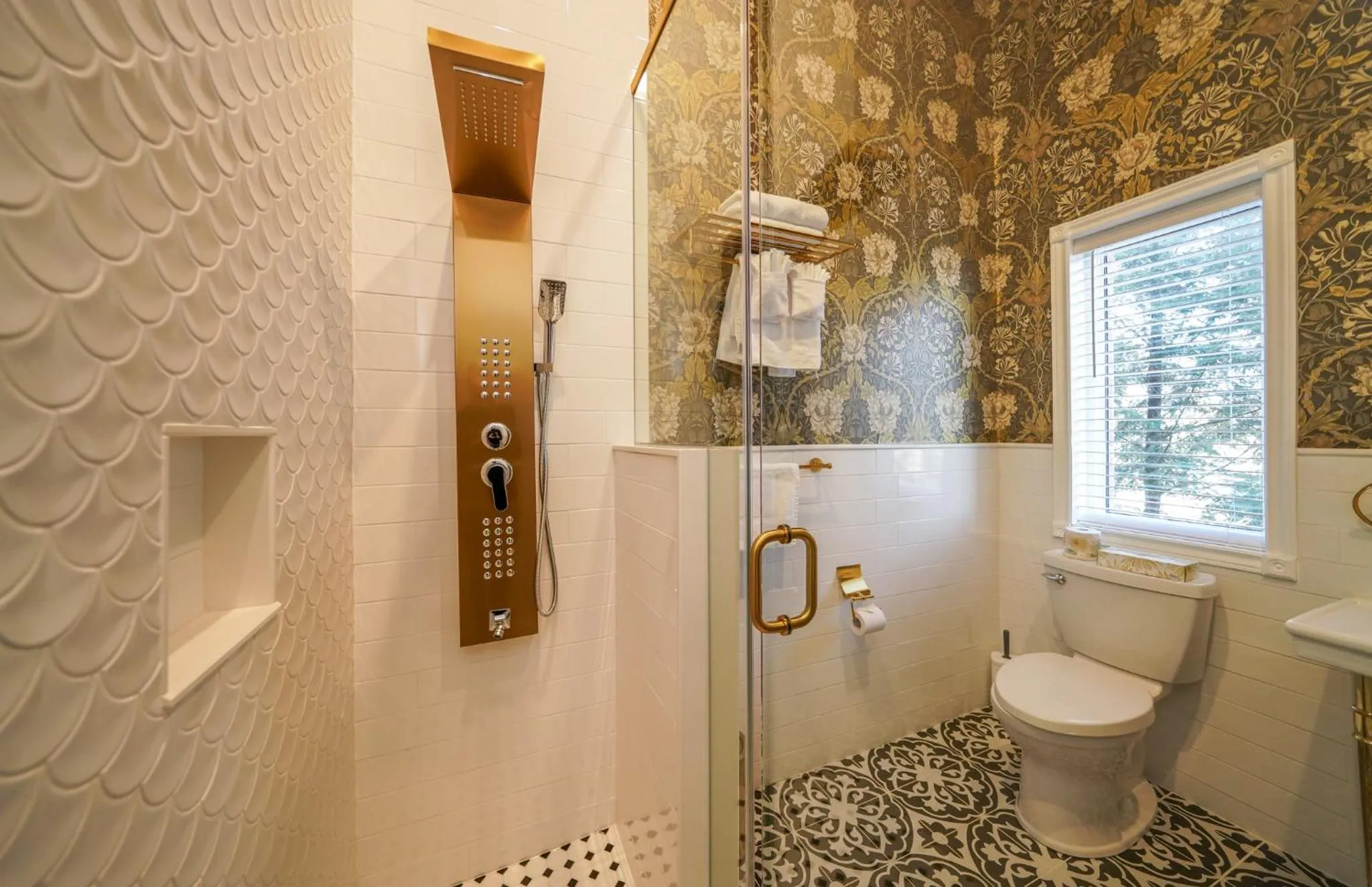 Shower in Niagara Grandview Boutique Hotel