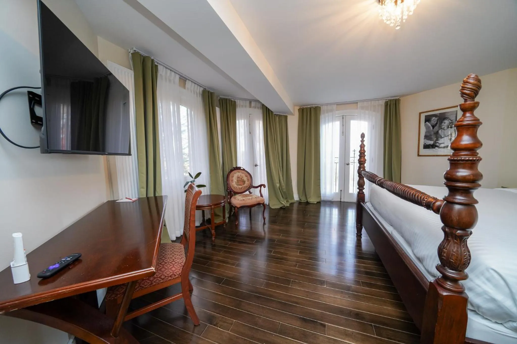 Bedroom in Niagara Grandview Boutique Hotel