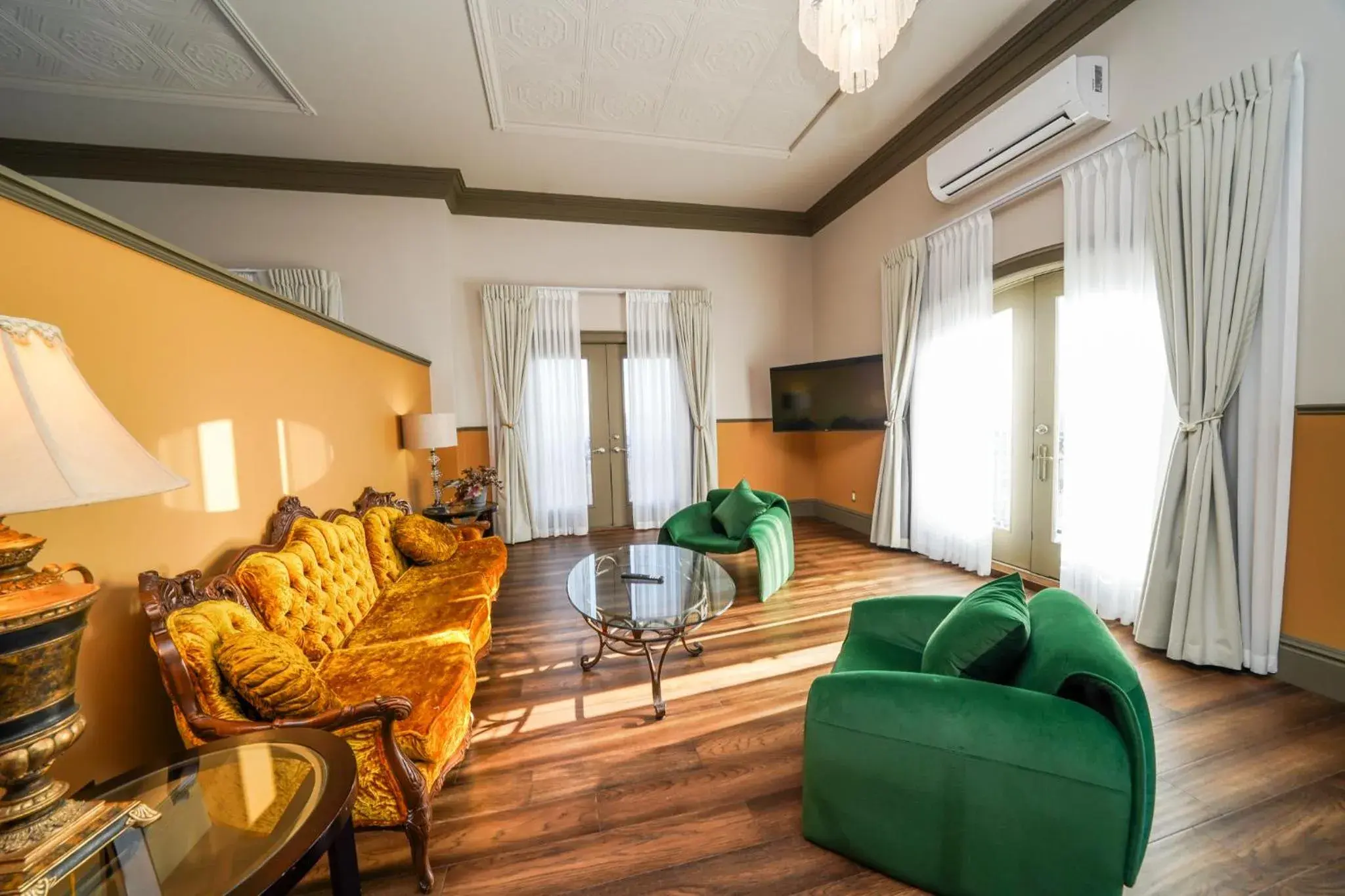 Superior King Room in Niagara Grandview Boutique Hotel Superior King Room in Niagara Grandview Boutique Hotel